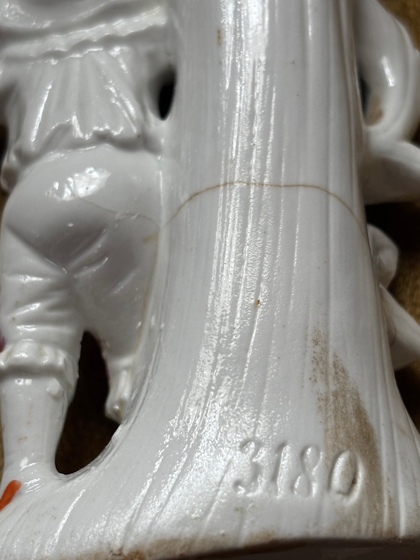 Vasetto in Ceramica Vintage con Bambino e Fiore – Oggetto Decorativo Restaurato