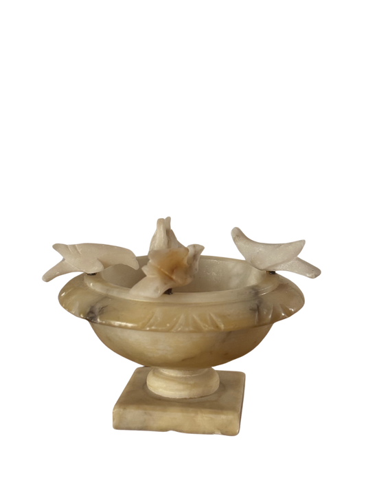 Miniatura fontana in alabastro vintage