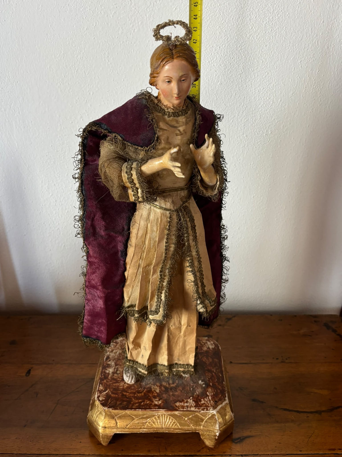 Antike Heiligenstatue aus Terrakotta mit Strohkörper und Glasaugen
