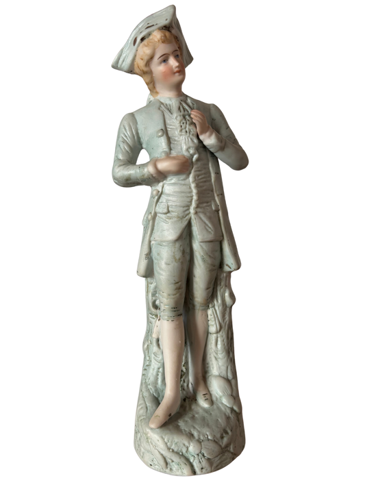 Statuetta in Porcellana Biscuit – Gentiluomo in Abiti d'Epoca