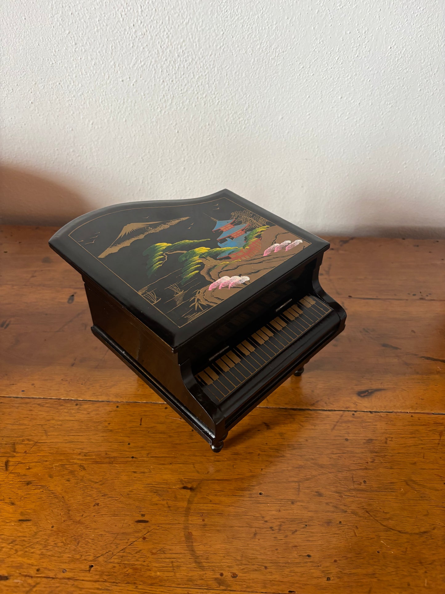 Portagioie giapponese a forma di pianoforte con piccolo scomparto frontale