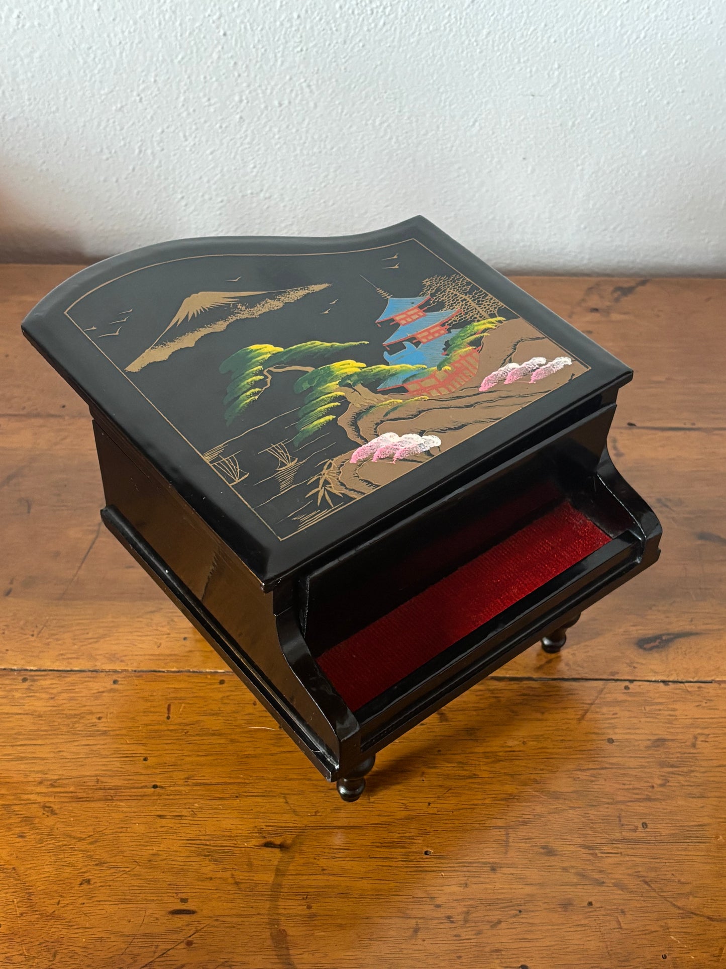 Portagioie giapponese a forma di pianoforte con piccolo scomparto frontale