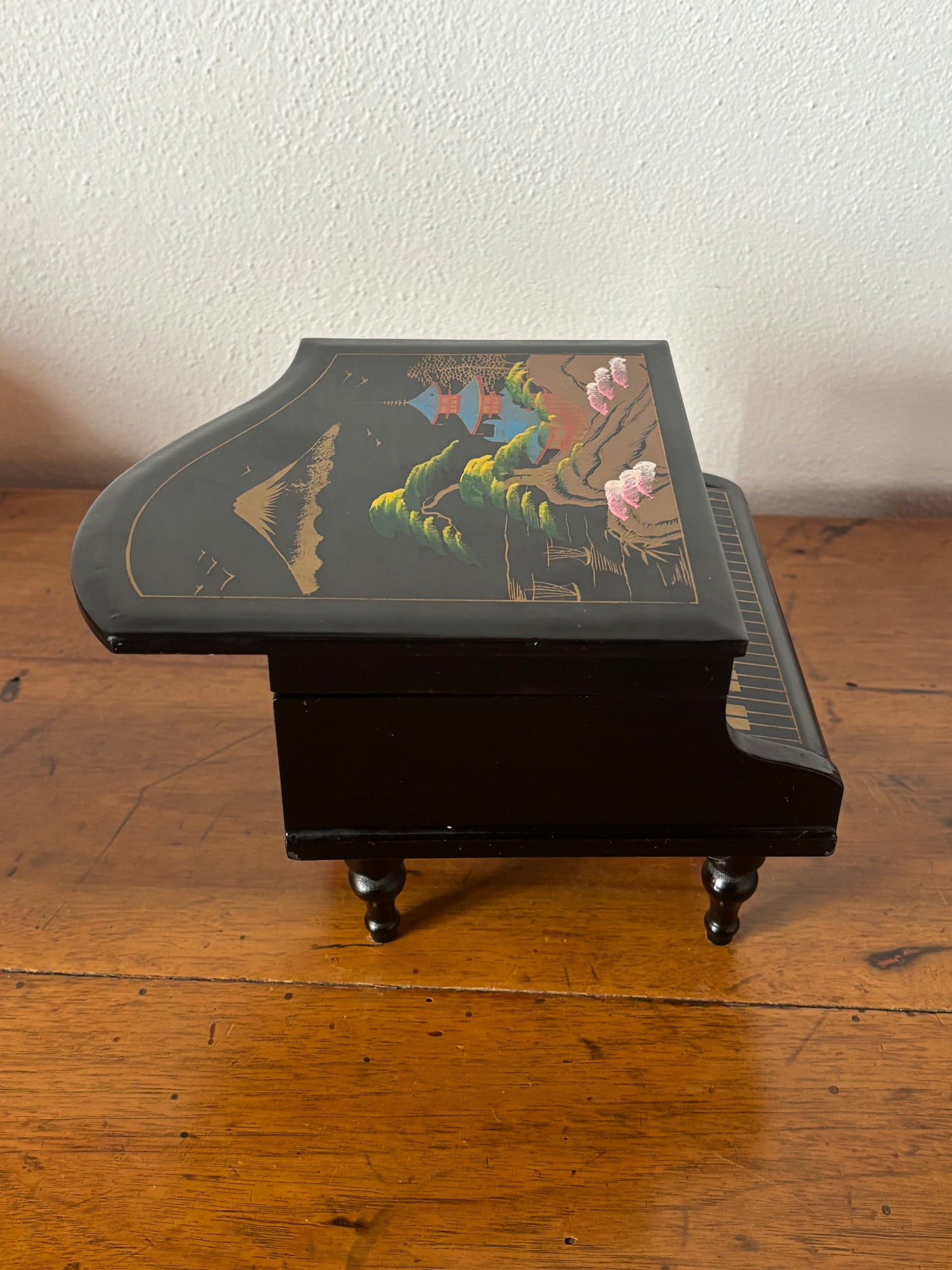 Portagioie giapponese a forma di pianoforte con piccolo scomparto frontale