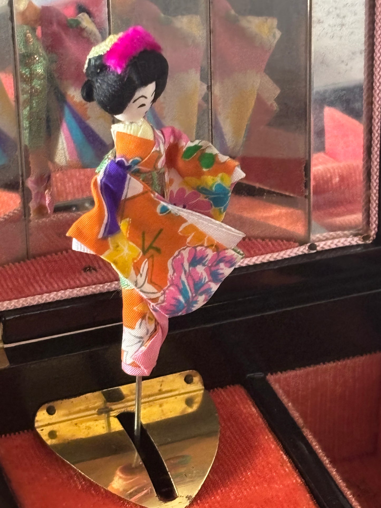 Large Japanese jewelry box with working music box and dancing geisha