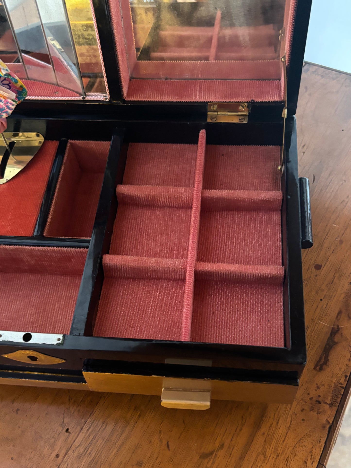 Large Japanese jewelry box with working music box and dancing geisha