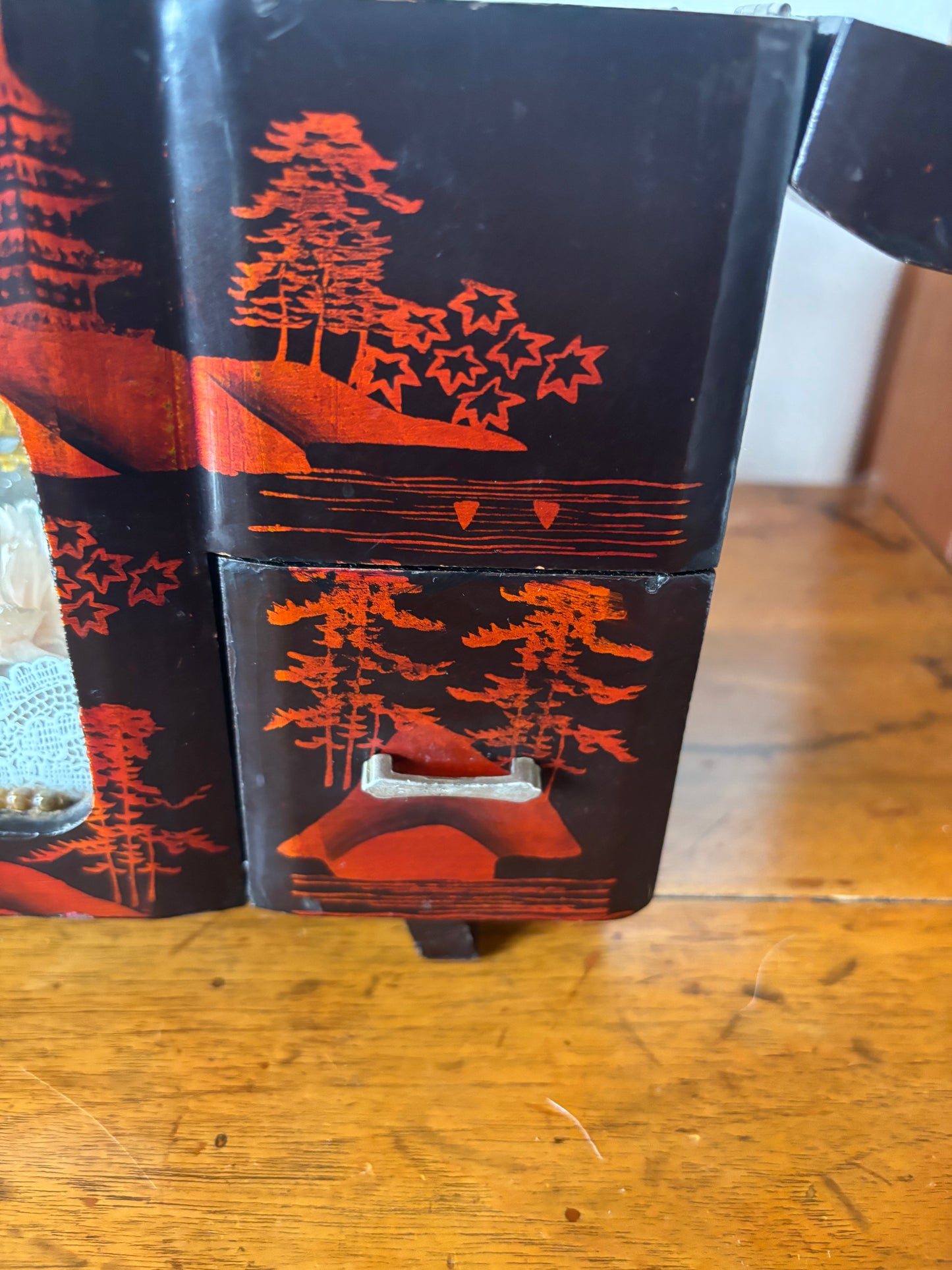 Japanese jewelry box with illuminated rickshaw scene