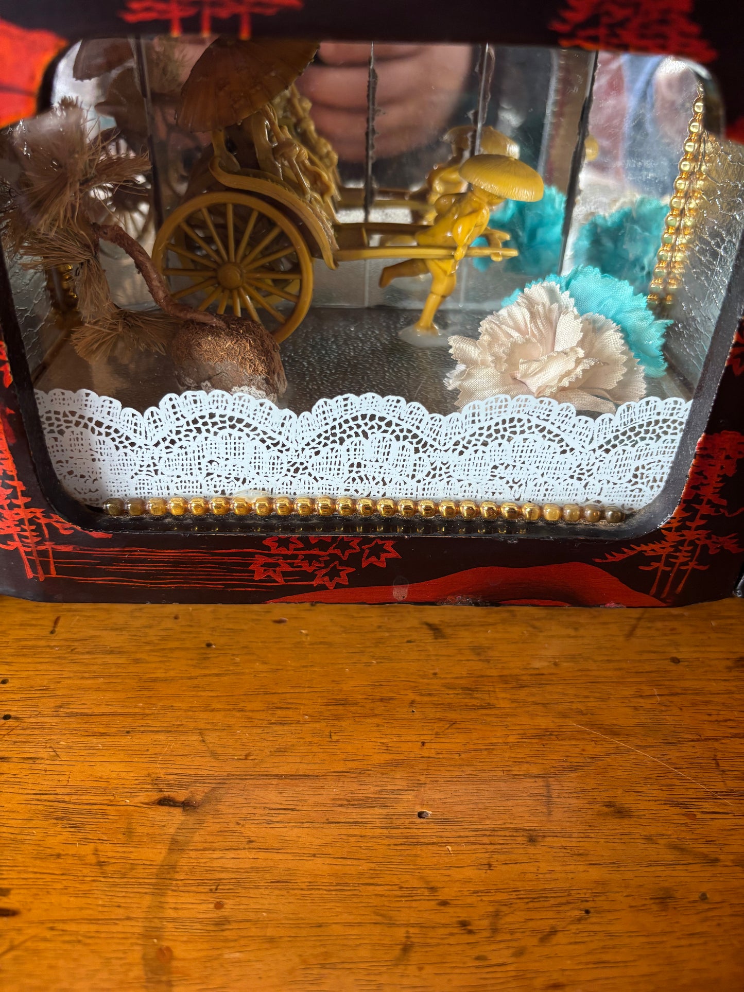 Japanese jewelry box with illuminated rickshaw scene