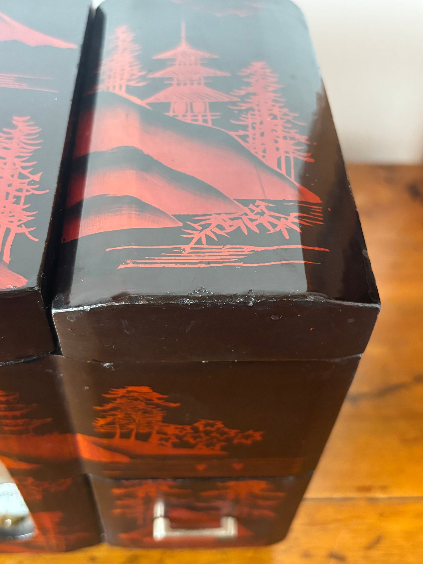 Japanese jewelry box with illuminated rickshaw scene