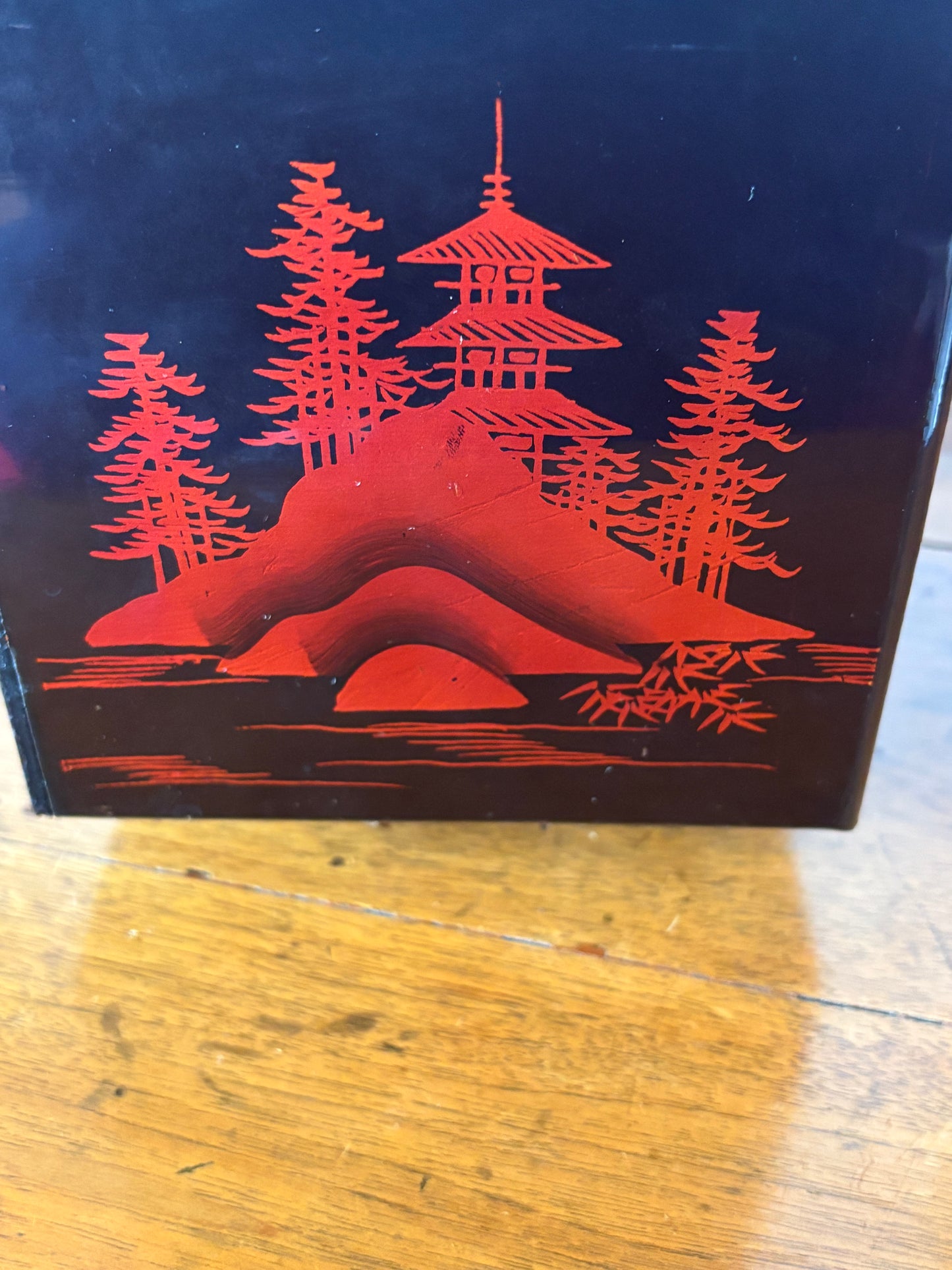 Japanese jewelry box with illuminated rickshaw scene