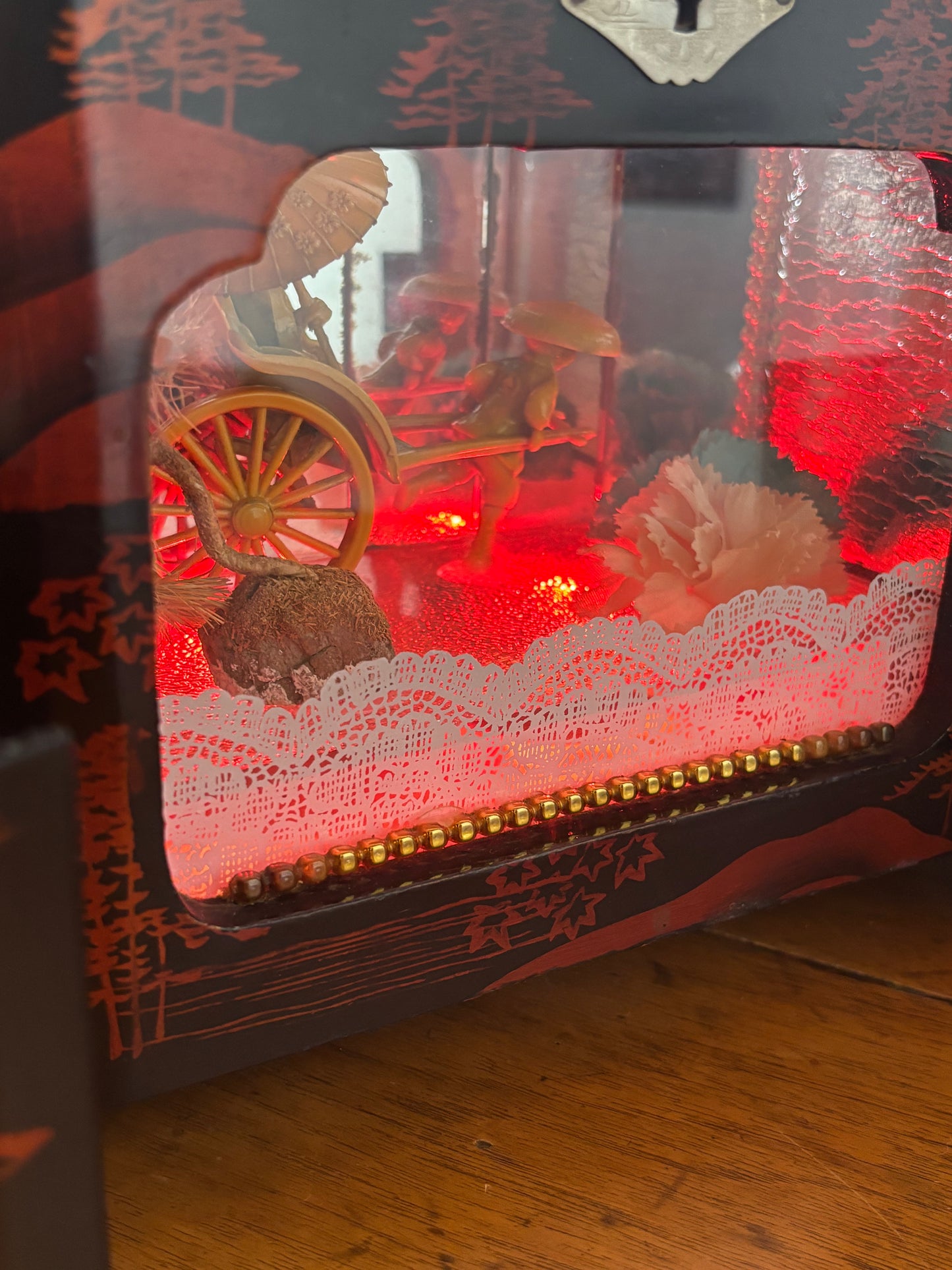 Japanese jewelry box with illuminated rickshaw scene