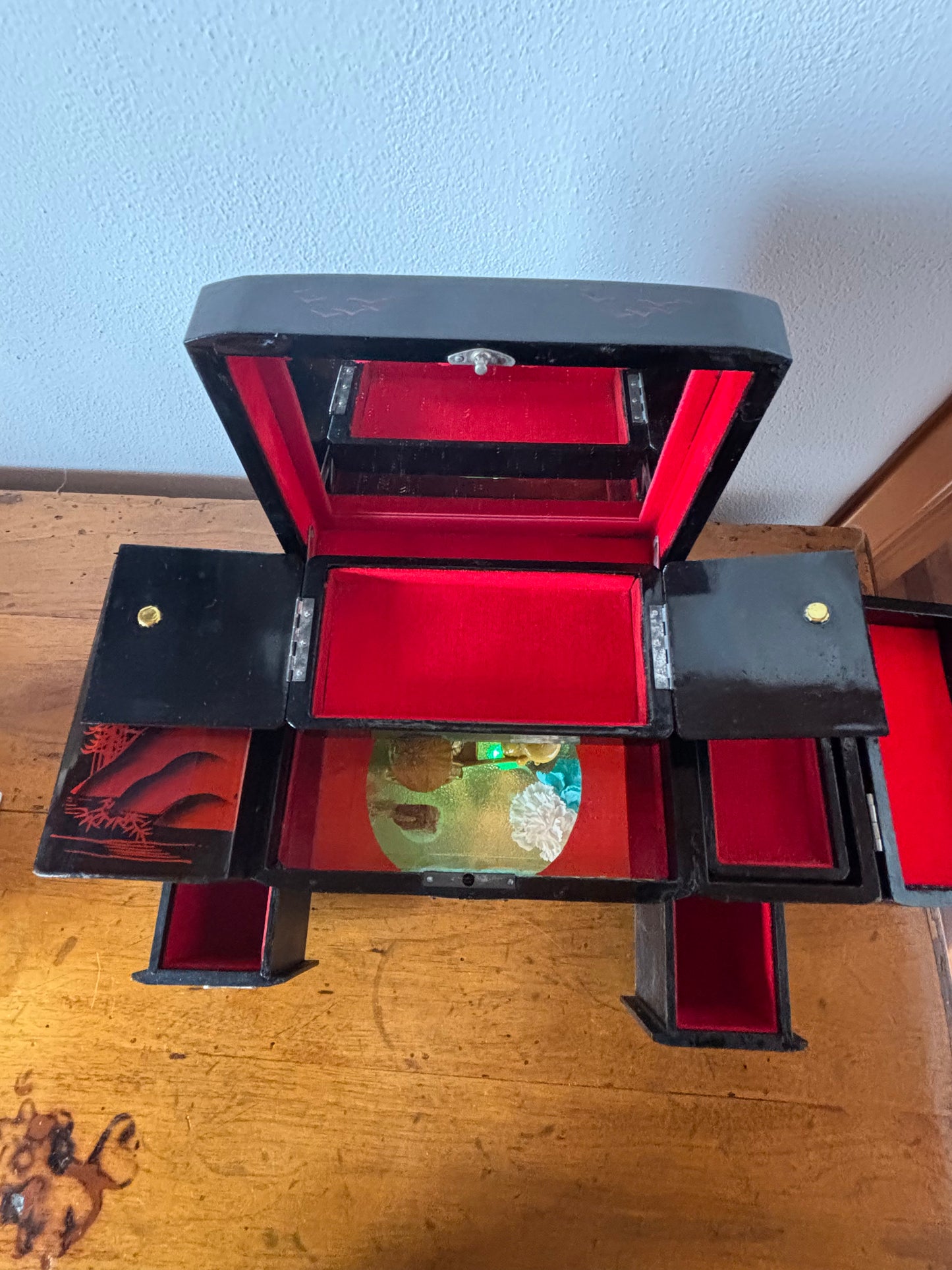 Japanese jewelry box with illuminated rickshaw scene