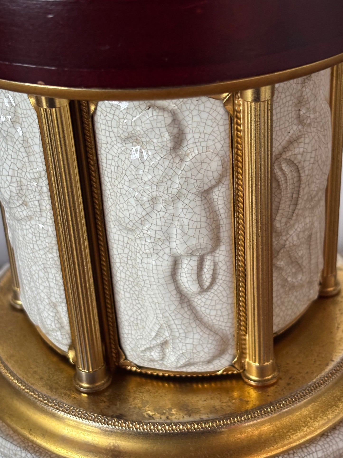 Vintage cigarette case with music box – Automated elegance with retro charm