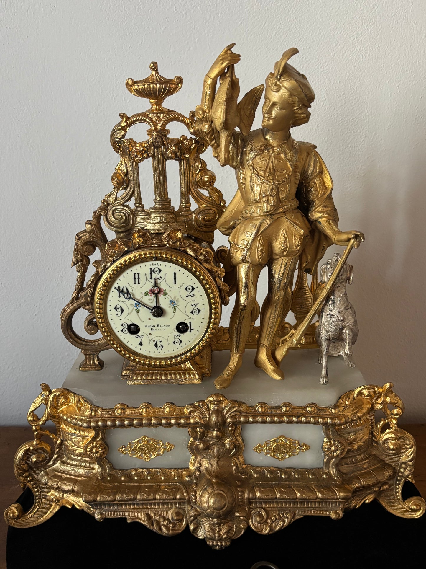 Orologio da tavolo antico in stile barocco con figura nobiliare