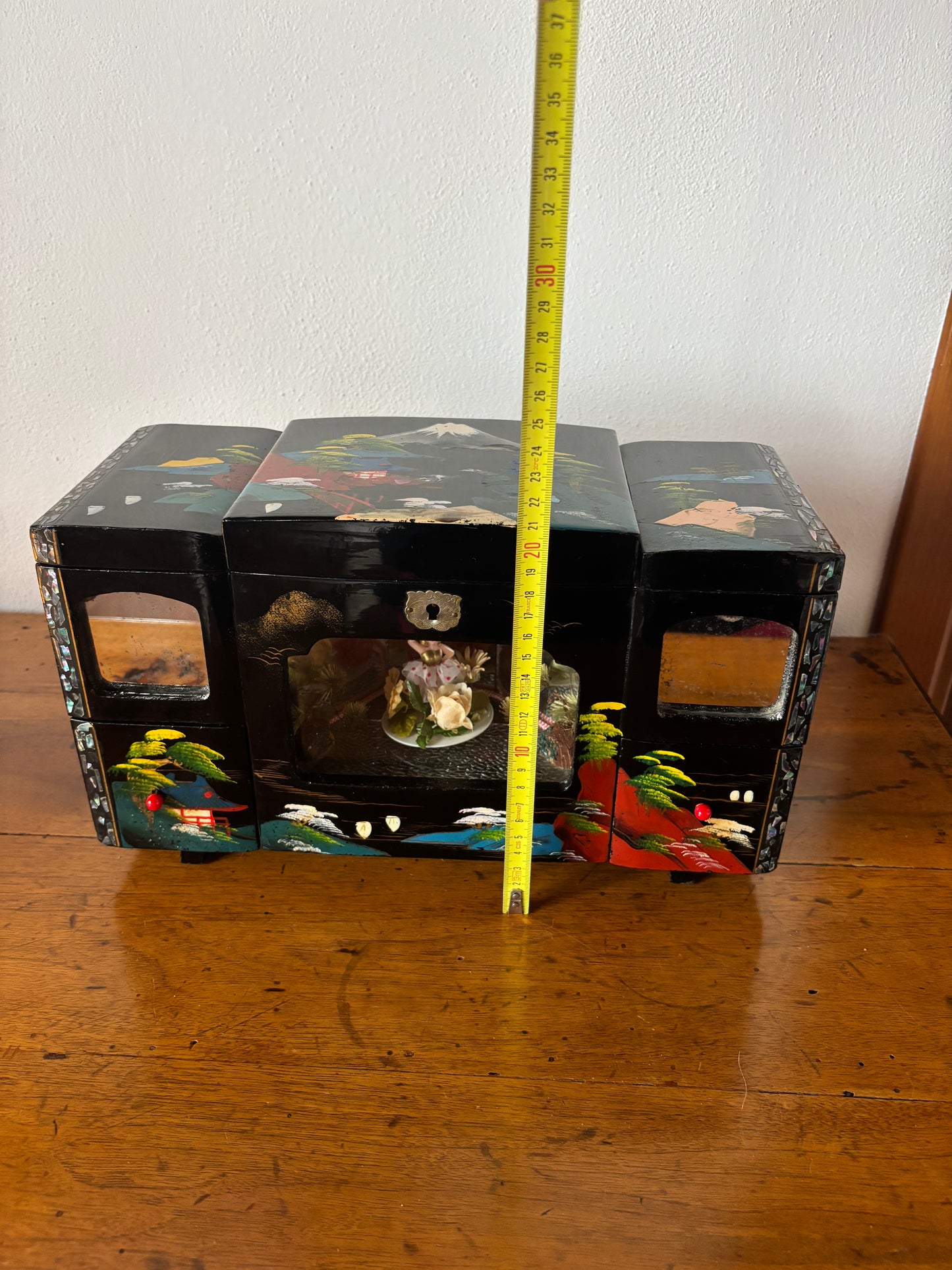 Carillon giapponese vintage con ballerina e luci