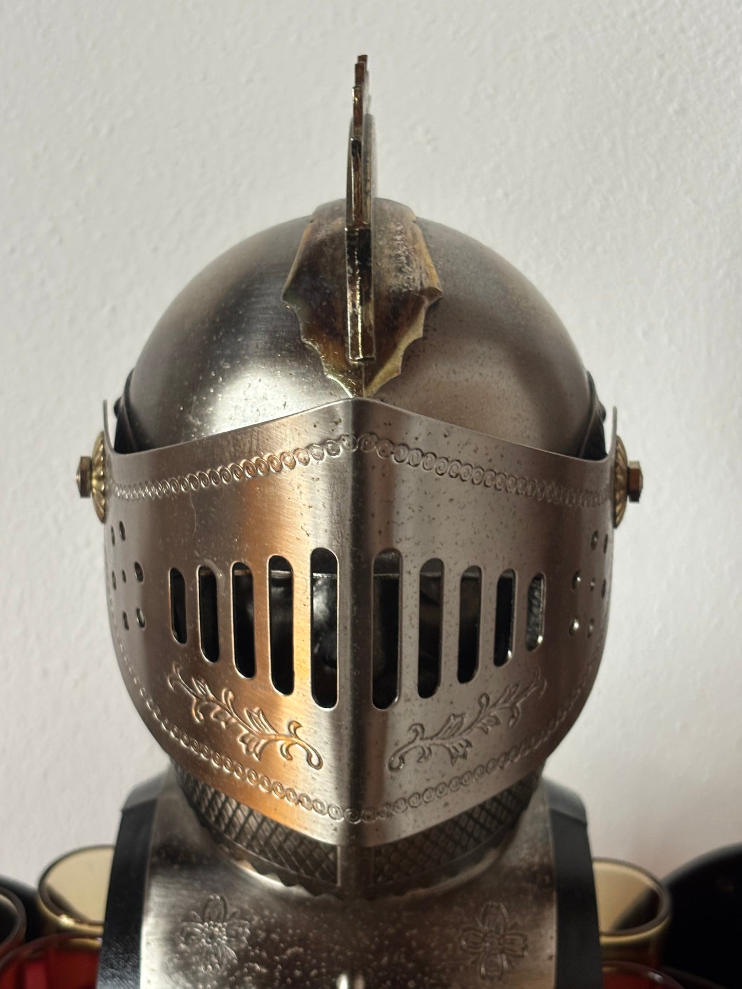 Armatura bar vintage con decanter e bicchieri