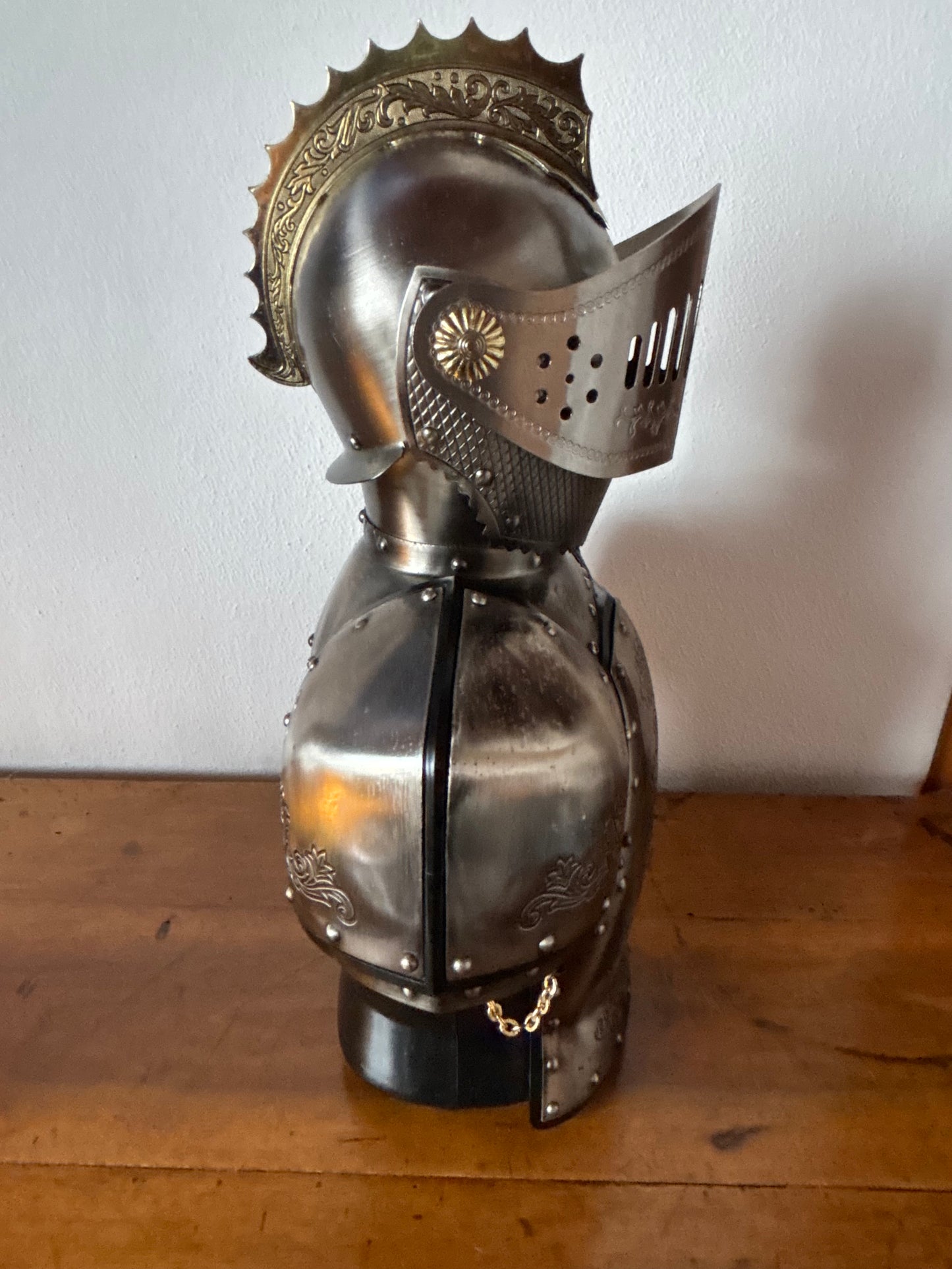 Armatura bar vintage con decanter e bicchieri