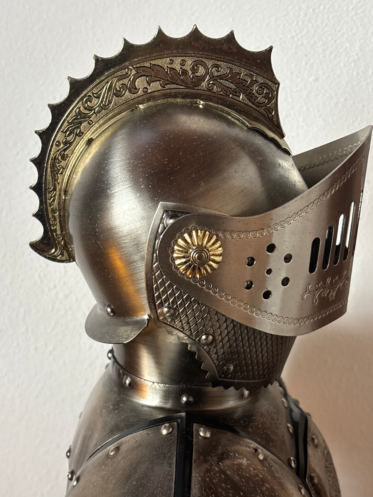 Armatura bar vintage con decanter e bicchieri