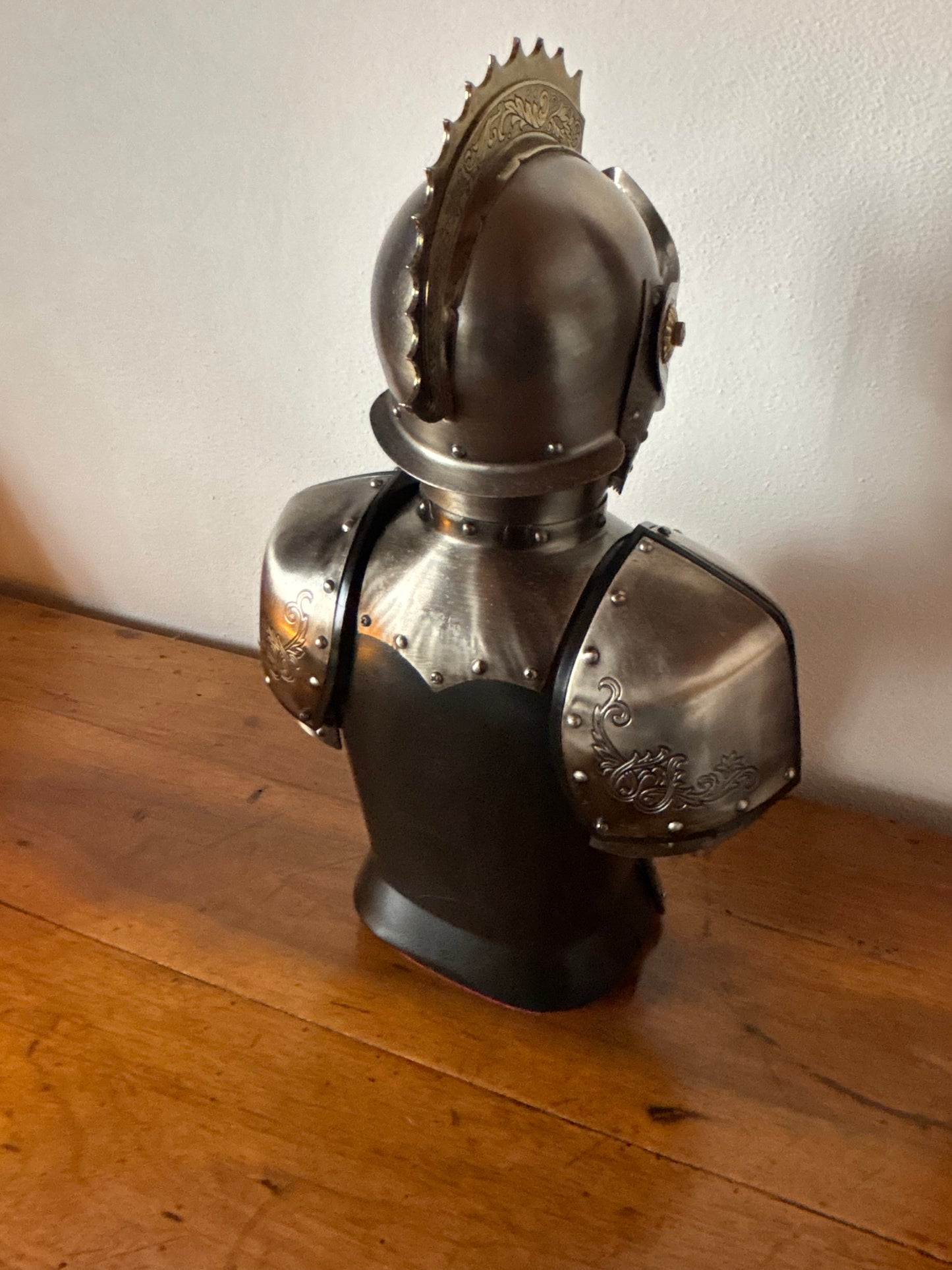 Armatura bar vintage con decanter e bicchieri