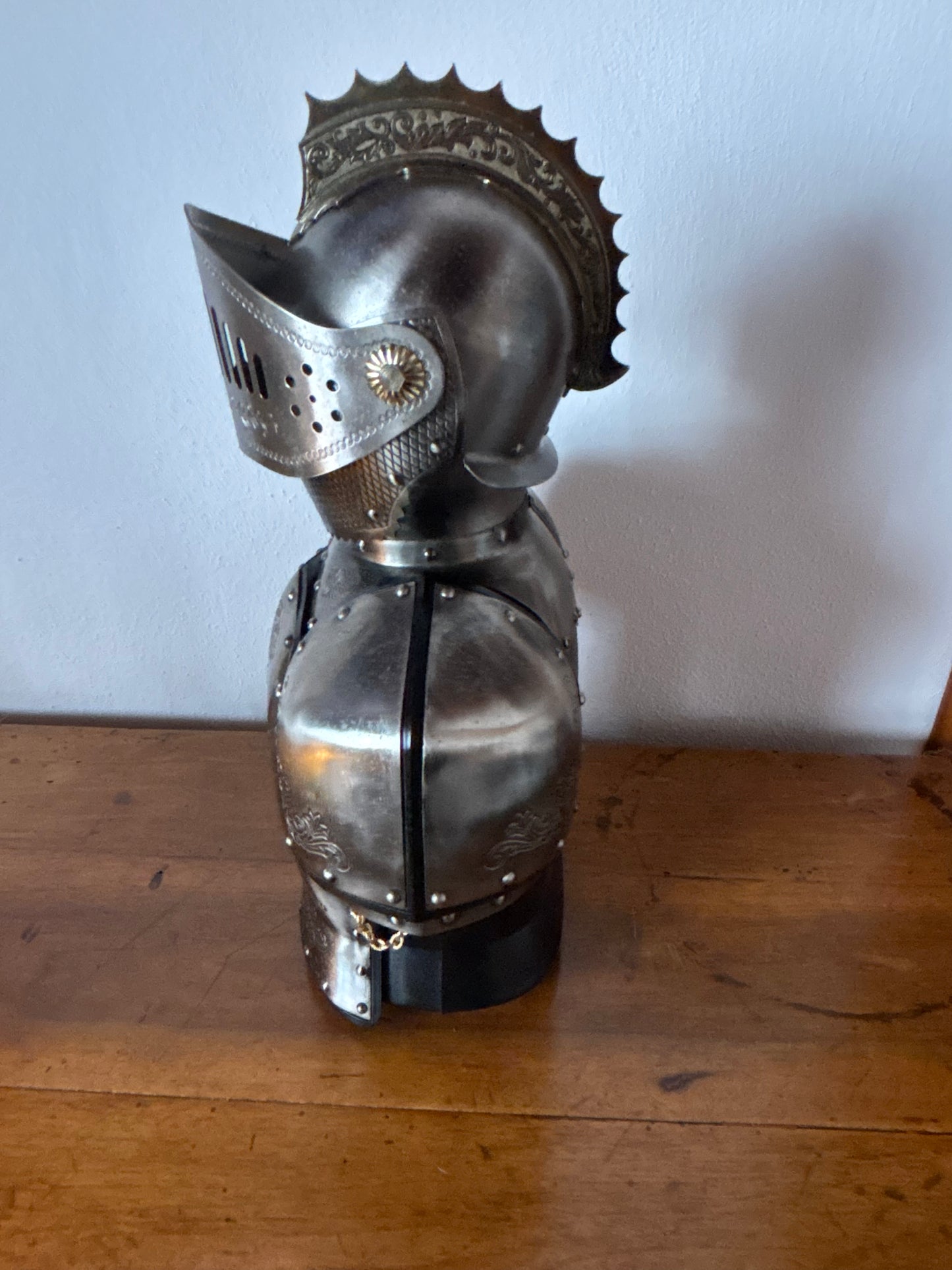 Armatura bar vintage con decanter e bicchieri