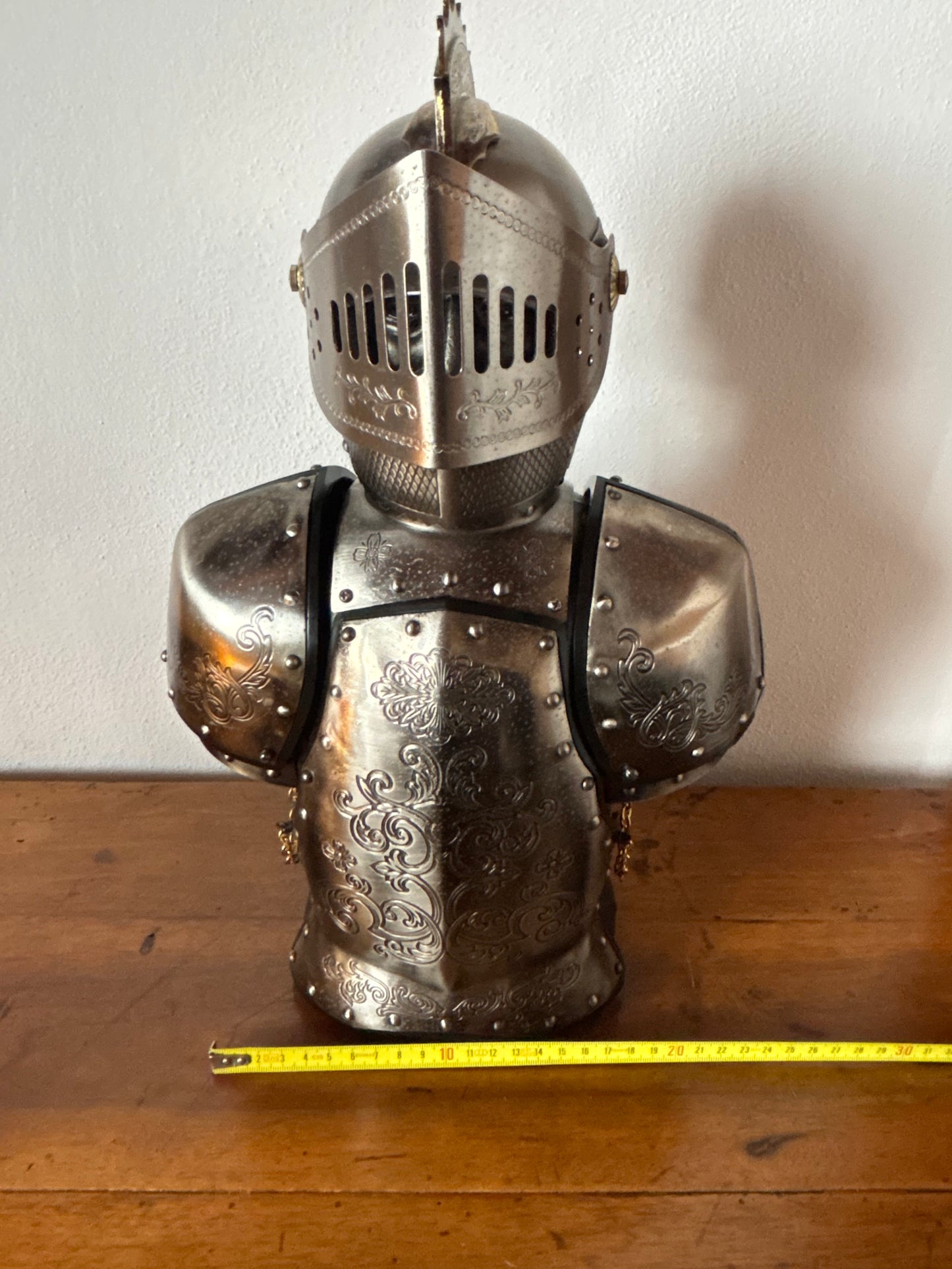 Armatura bar vintage con decanter e bicchieri