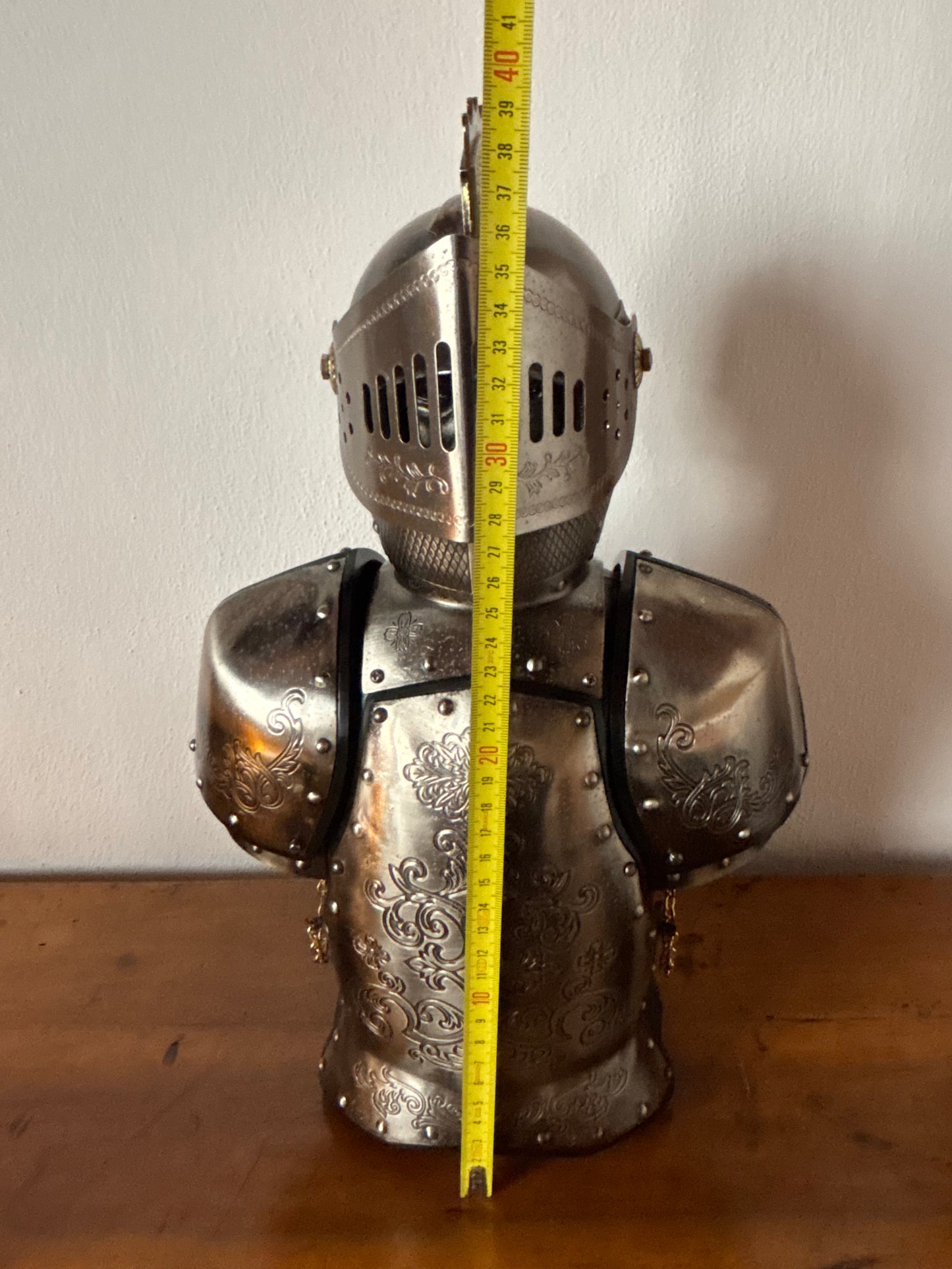 Armatura bar vintage con decanter e bicchieri