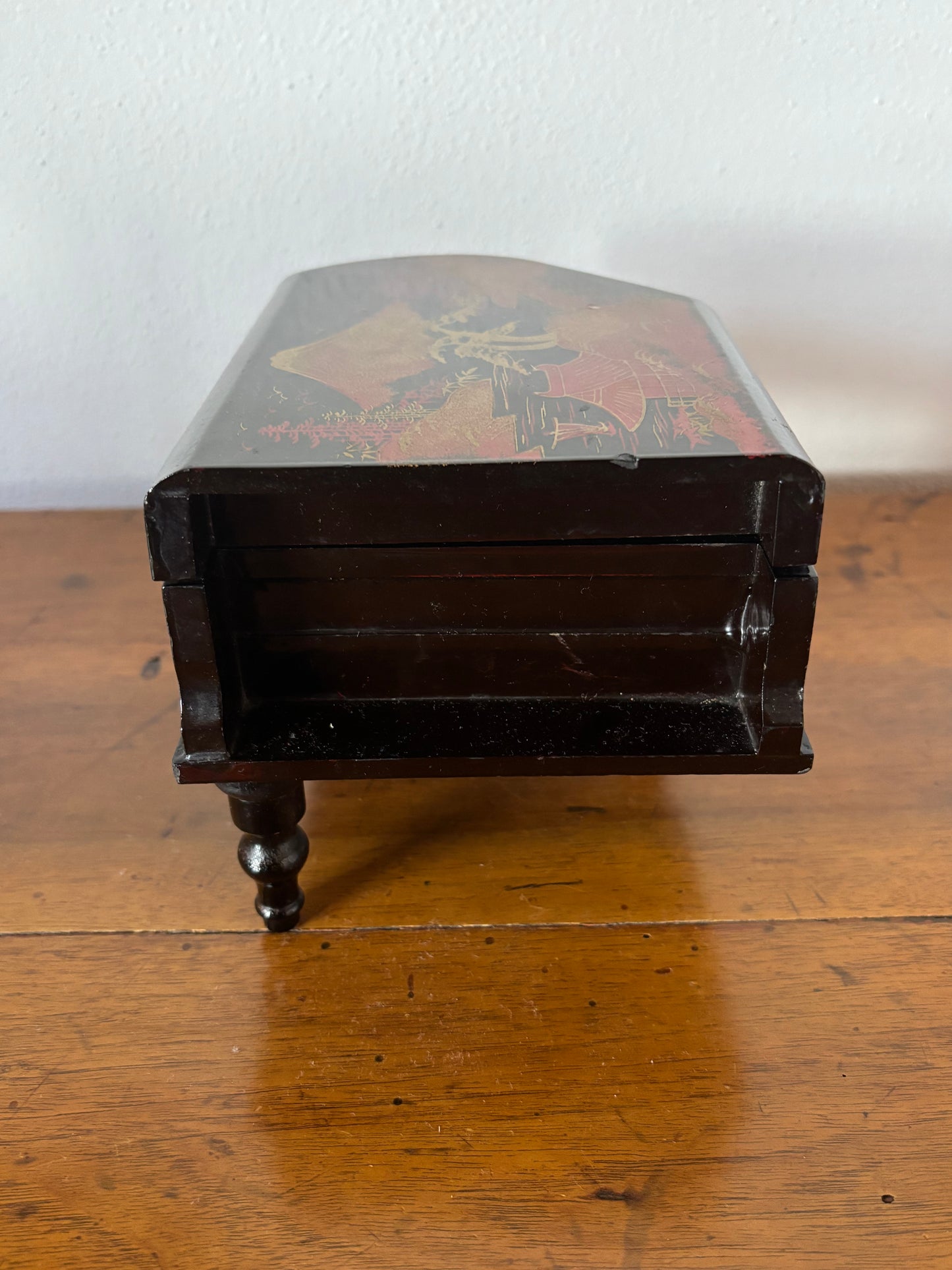 Carillon giapponese vintage a forma di pianoforte – Eleganza orientale e romanticismo d’epoca