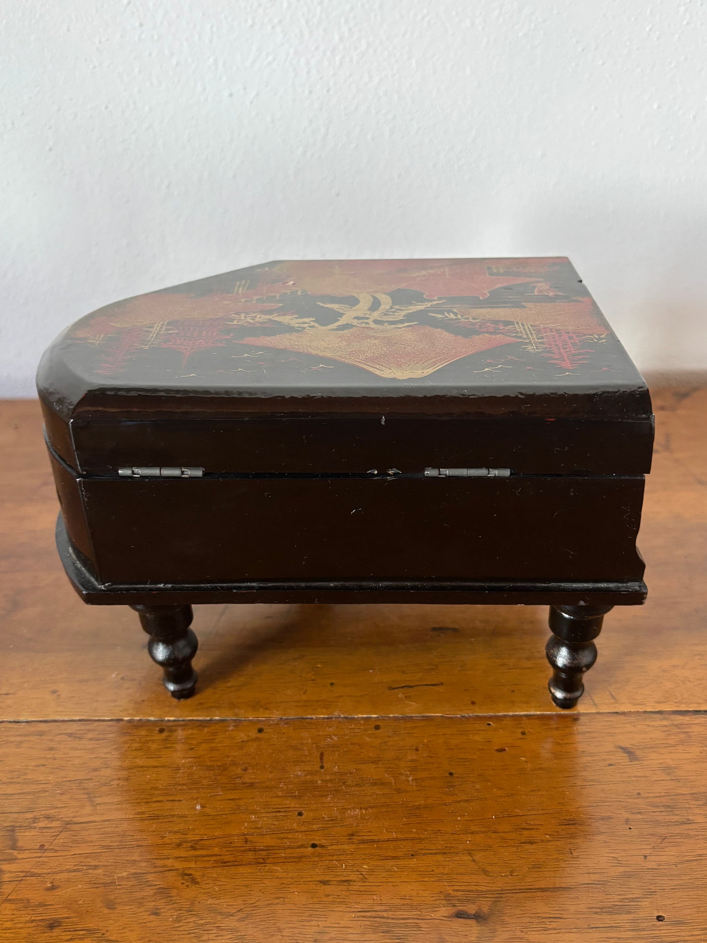 Carillon giapponese vintage a forma di pianoforte – Eleganza orientale e romanticismo d’epoca