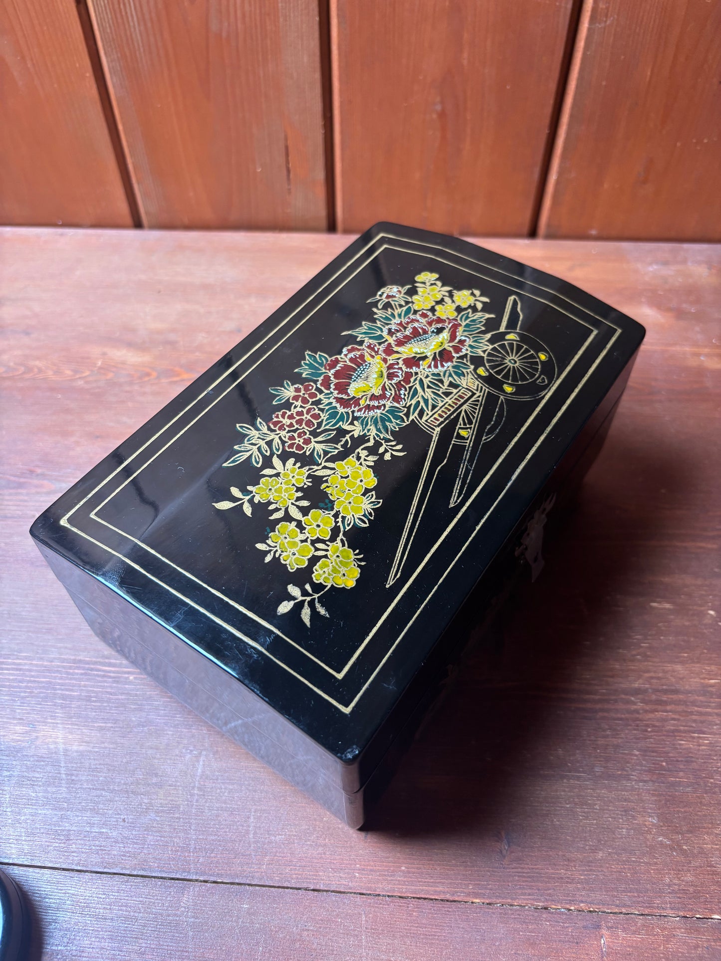 Portagioie di Shanghai con ballerina e decorazione floreale