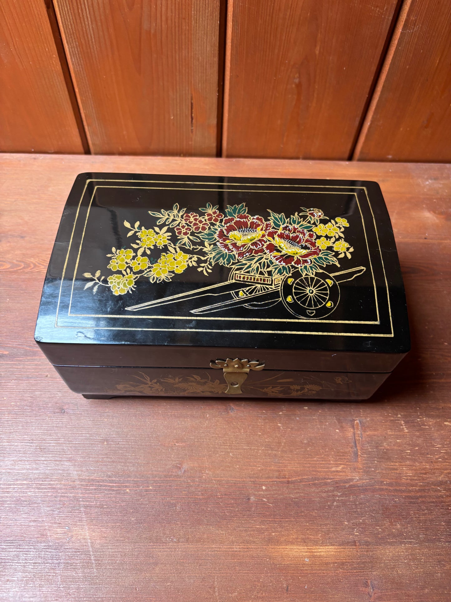 Portagioie di Shanghai con ballerina e decorazione floreale