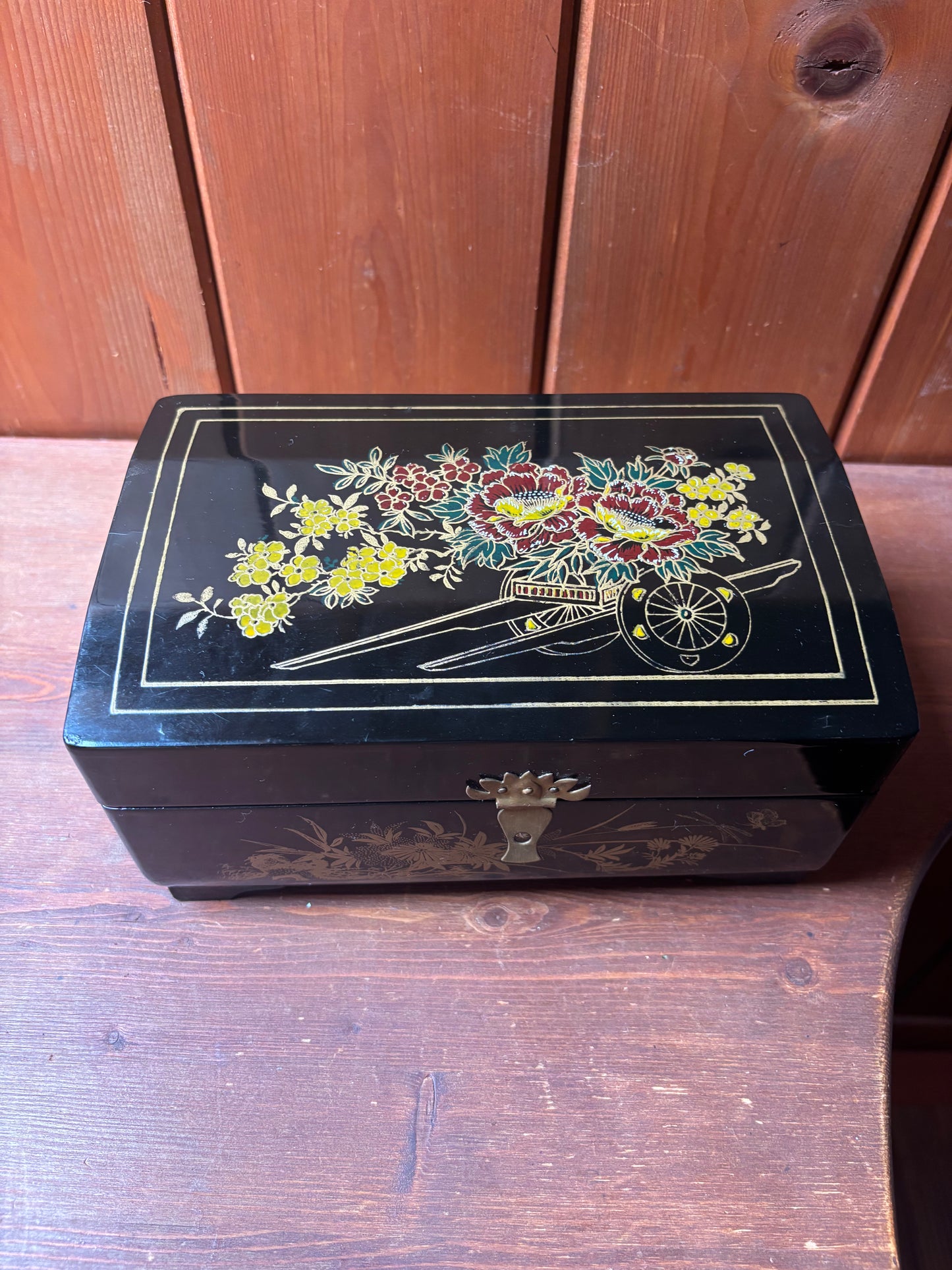 Portagioie di Shanghai con ballerina e decorazione floreale