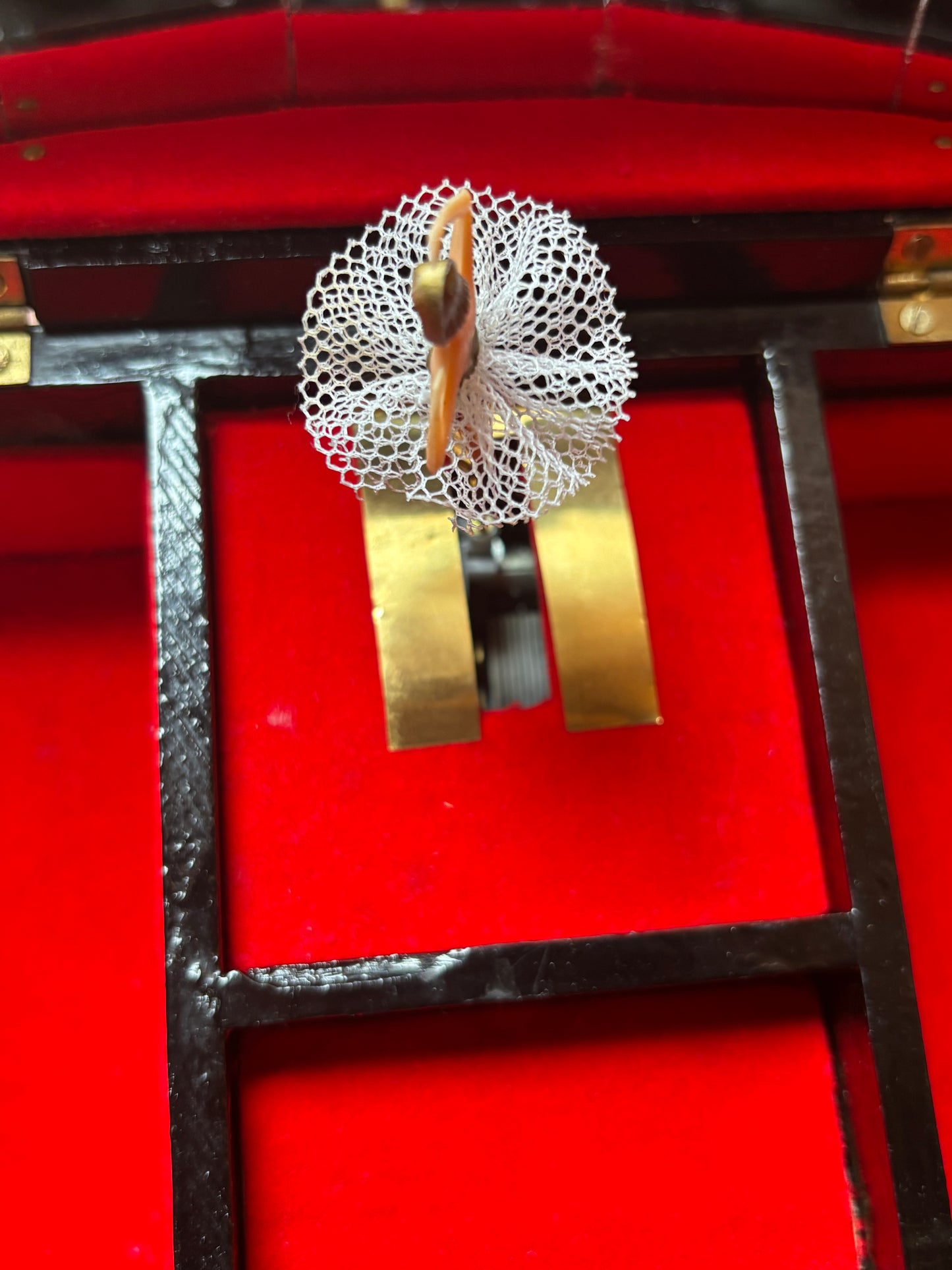 Portagioie di Shanghai con ballerina e decorazione floreale