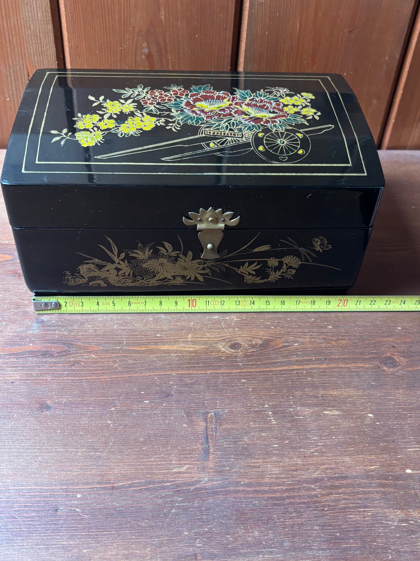 Portagioie di Shanghai con ballerina e decorazione floreale
