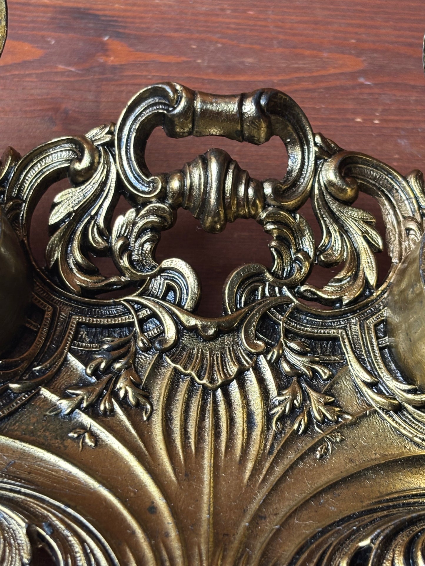 Calamaio in metallo dorato con vaschette in ceramica