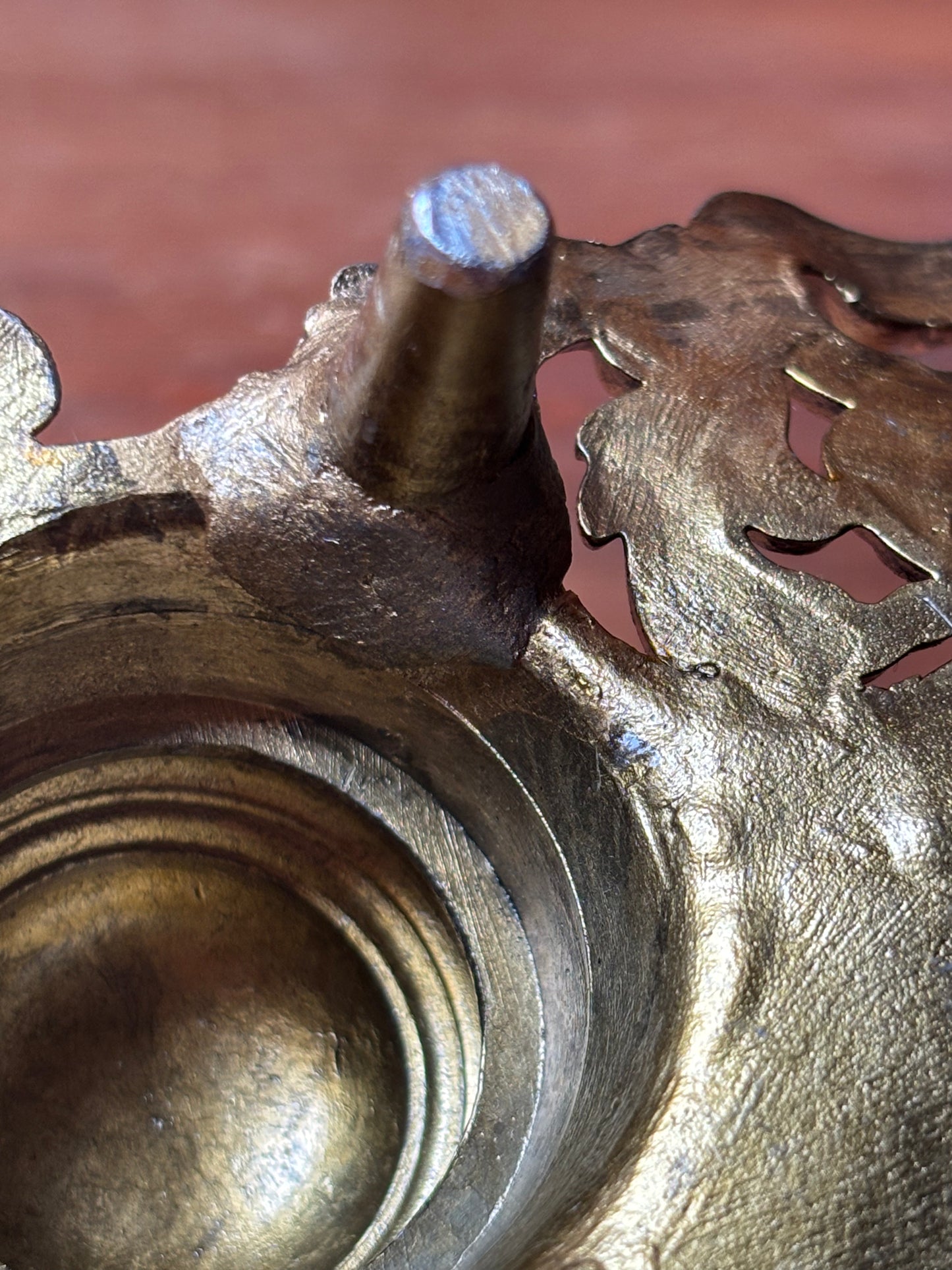 Calamaio in metallo dorato con vaschette in ceramica