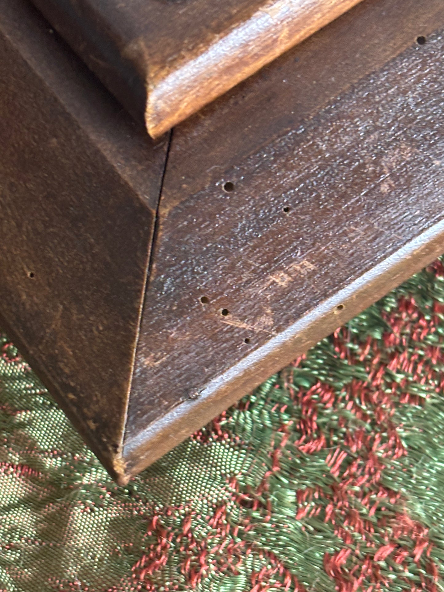 Sottopentola in Legno Intagliato con Carillon – Souvenir Raffigurante Lourdes