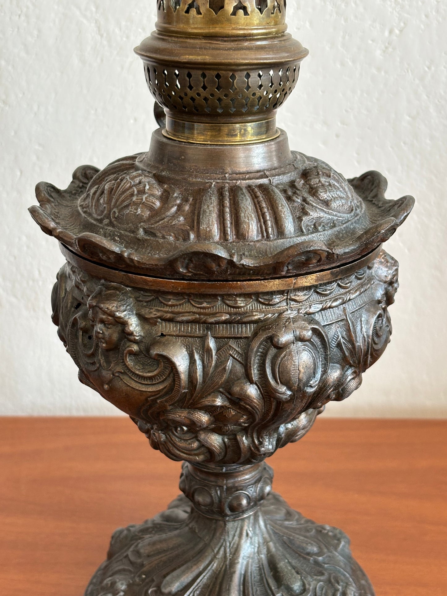 Lampada ad olio vintage in metallo – Fascino retrò e atmosfera calda