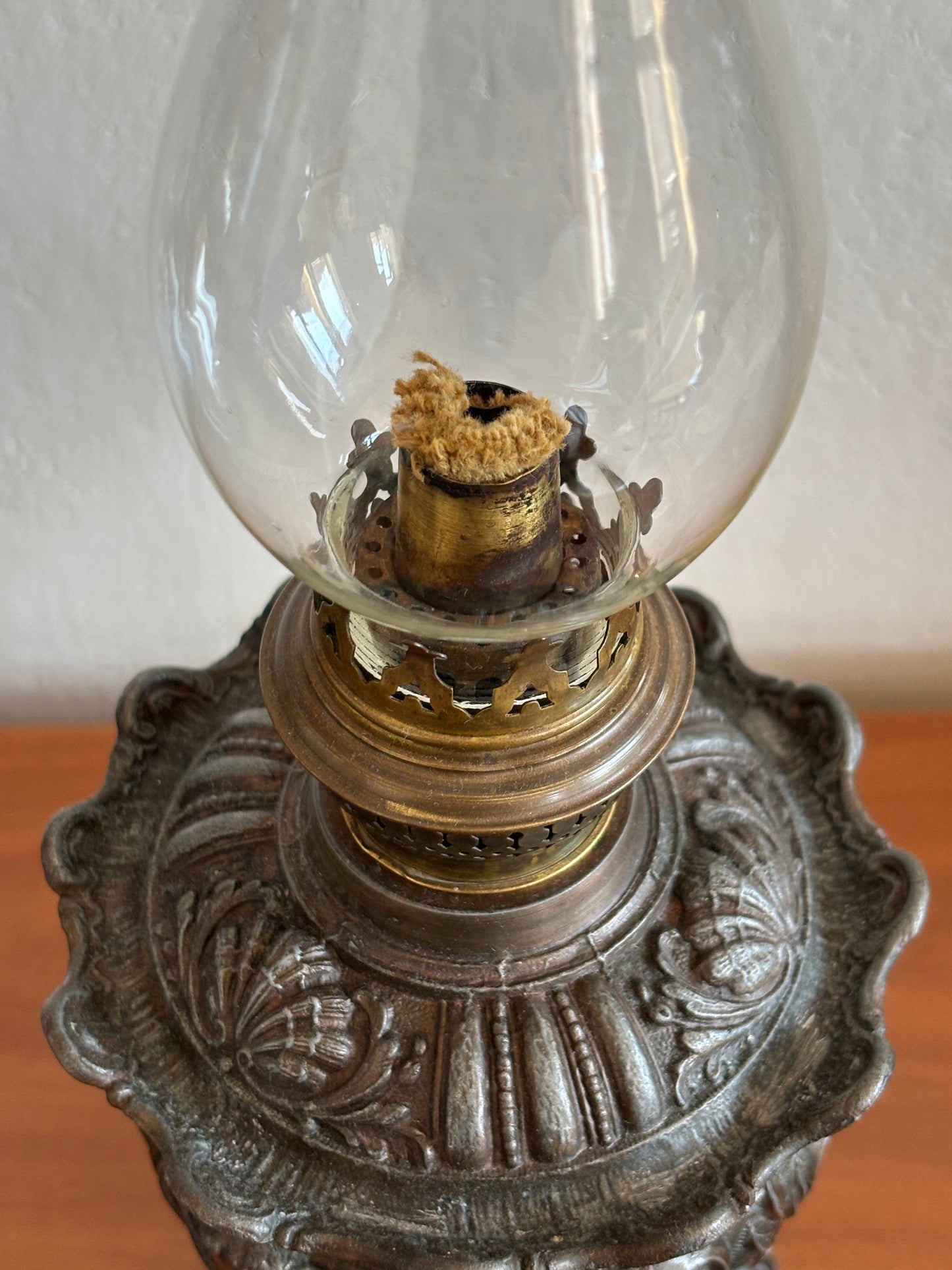 Lampada ad olio vintage in metallo – Fascino retrò e atmosfera calda