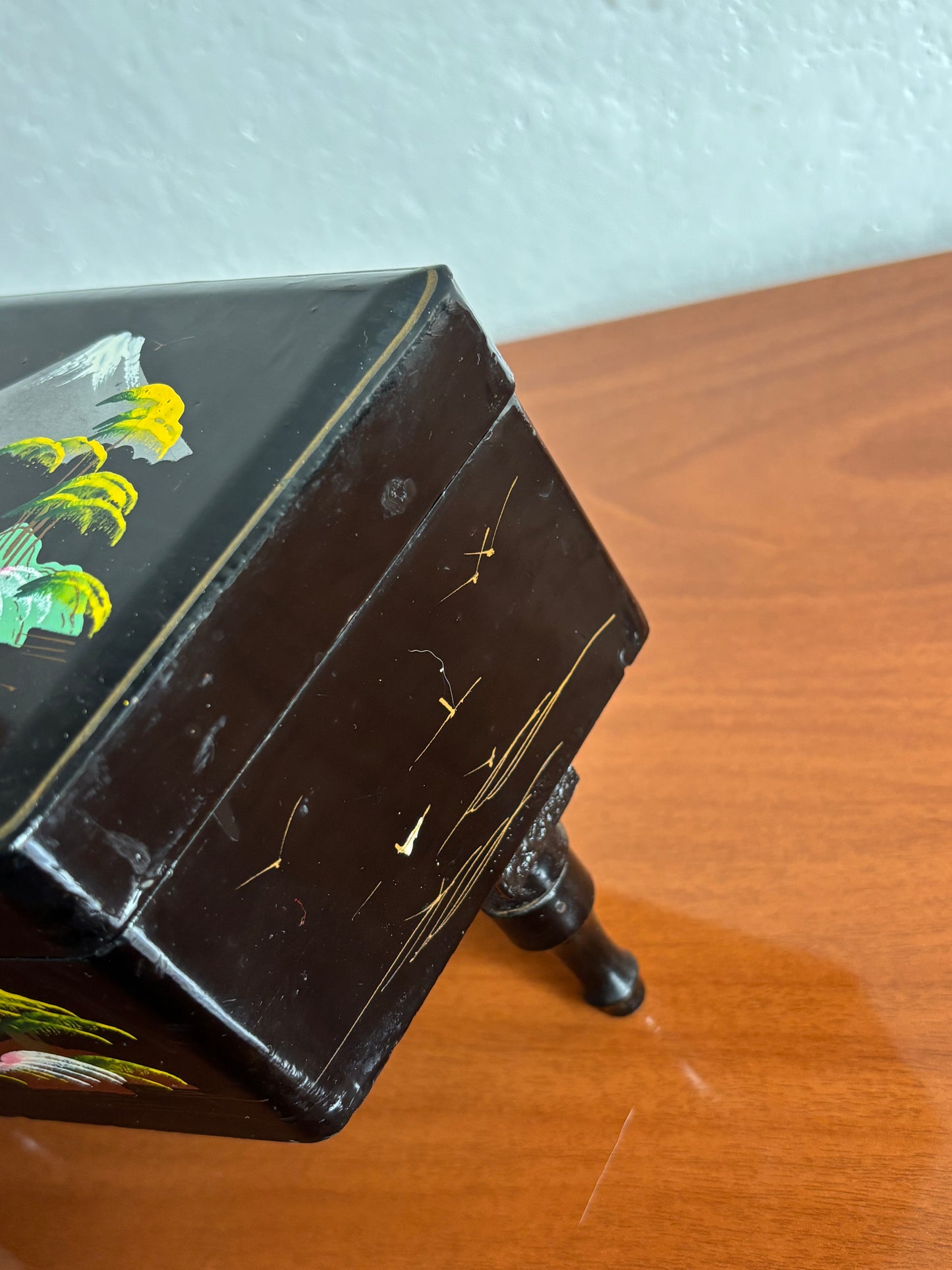 Carillon vintage a forma di pianoforte con ballerina magnetica, funzionante con chiave