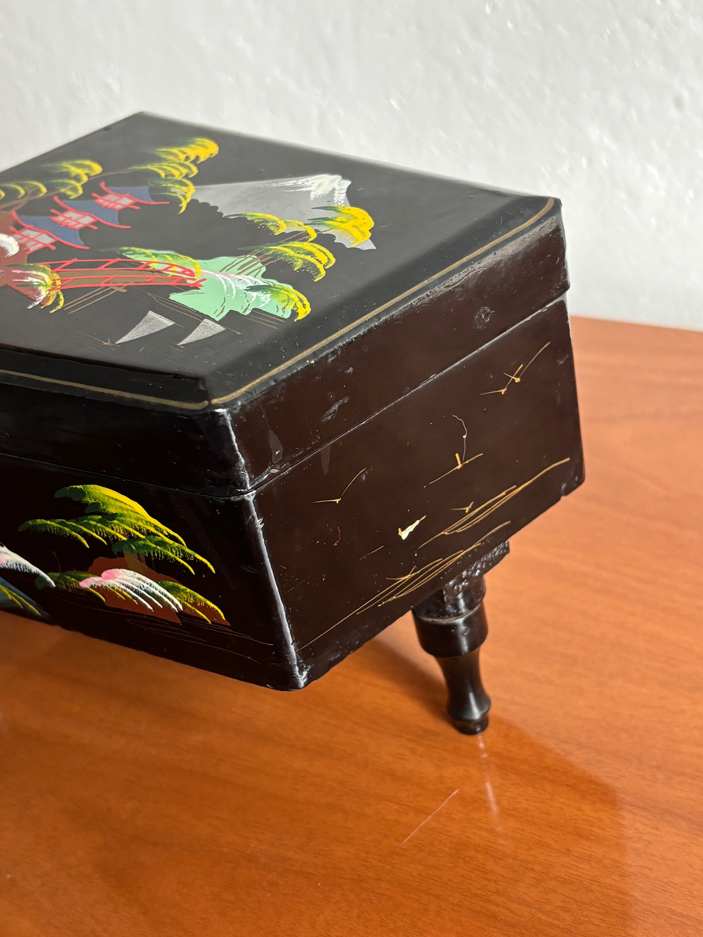 Carillon vintage a forma di pianoforte con ballerina magnetica, funzionante con chiave