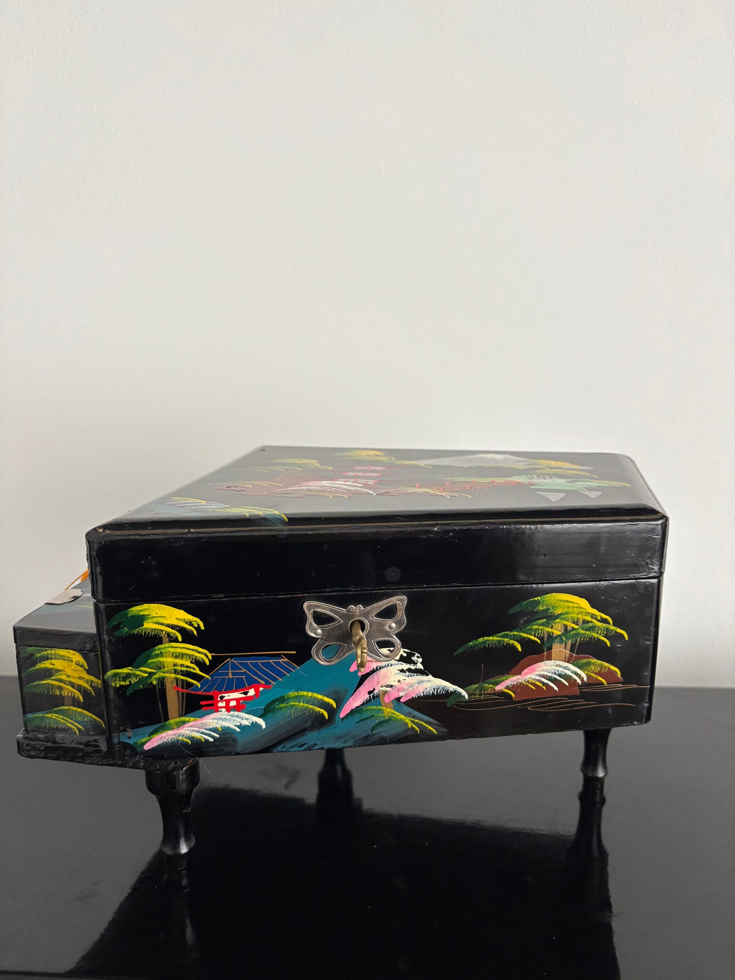 Carillon vintage a forma di pianoforte con ballerina magnetica, funzionante con chiave