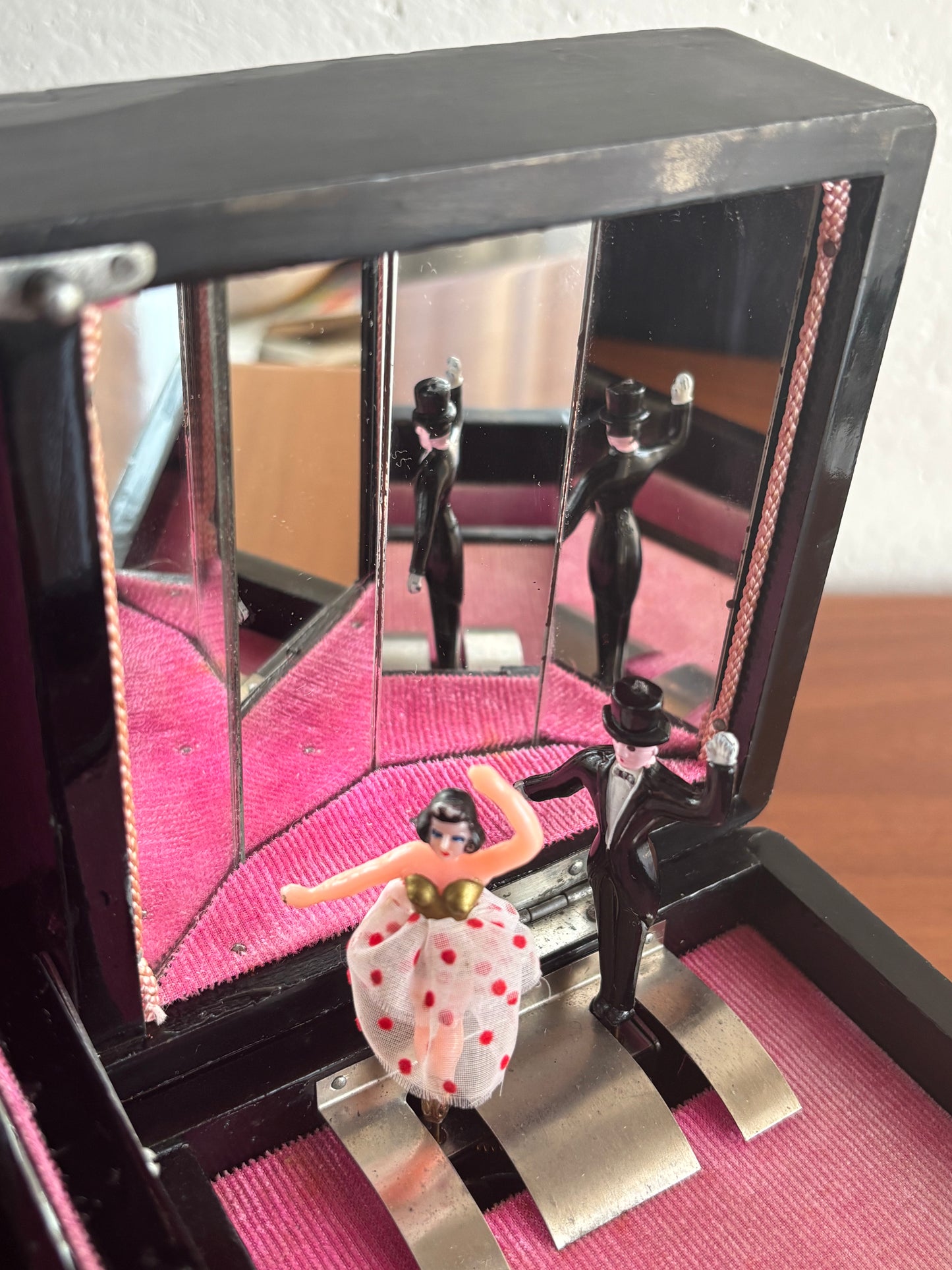 Portagioie Giapponese con Coppia di Ballerini e Carillon