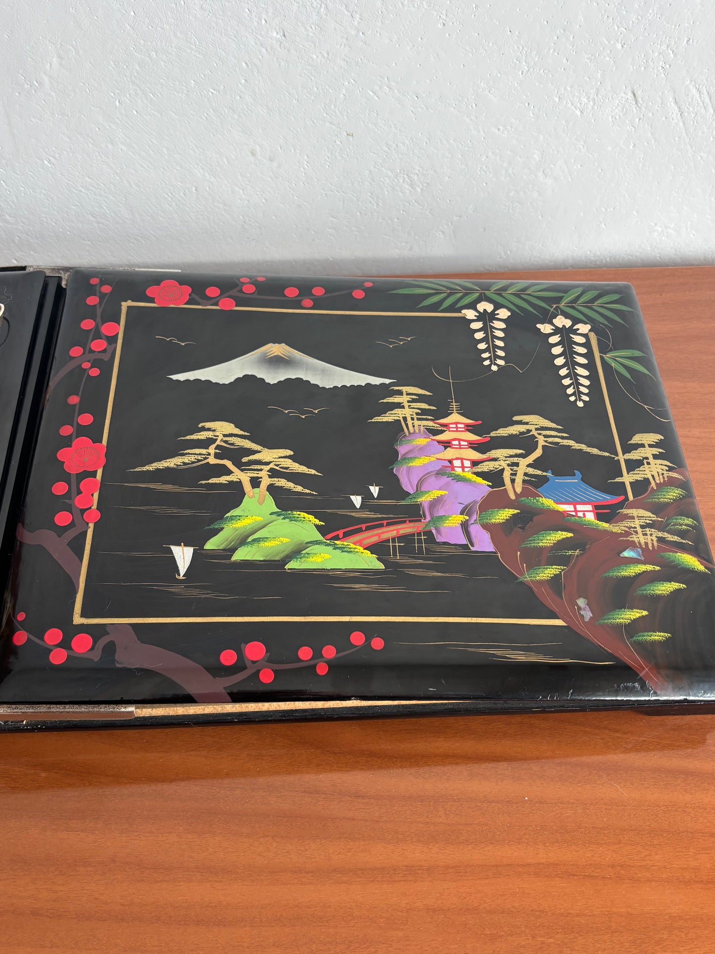 Japanisches Fotoalbum mit Spieluhr