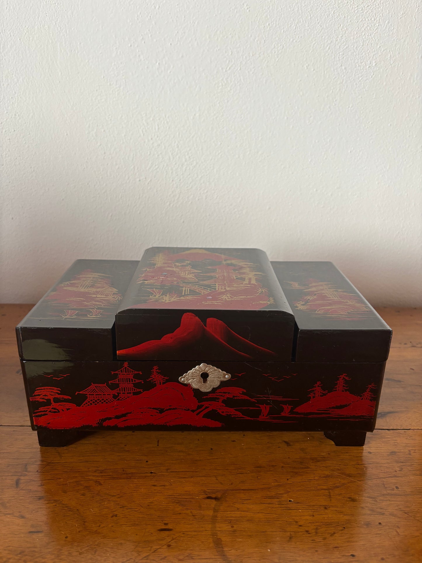 Portagioie giapponese vintage con carillon funzionante – laccatura nera e interni in velluto rosso