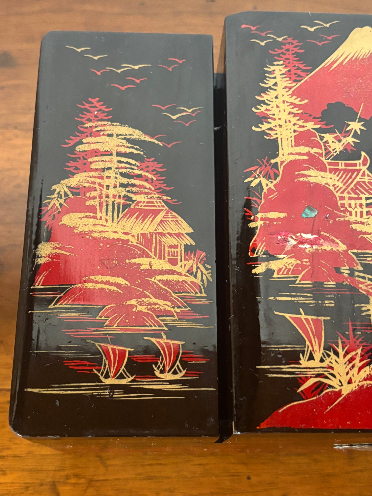 Portagioie giapponese vintage con carillon funzionante – laccatura nera e interni in velluto rosso