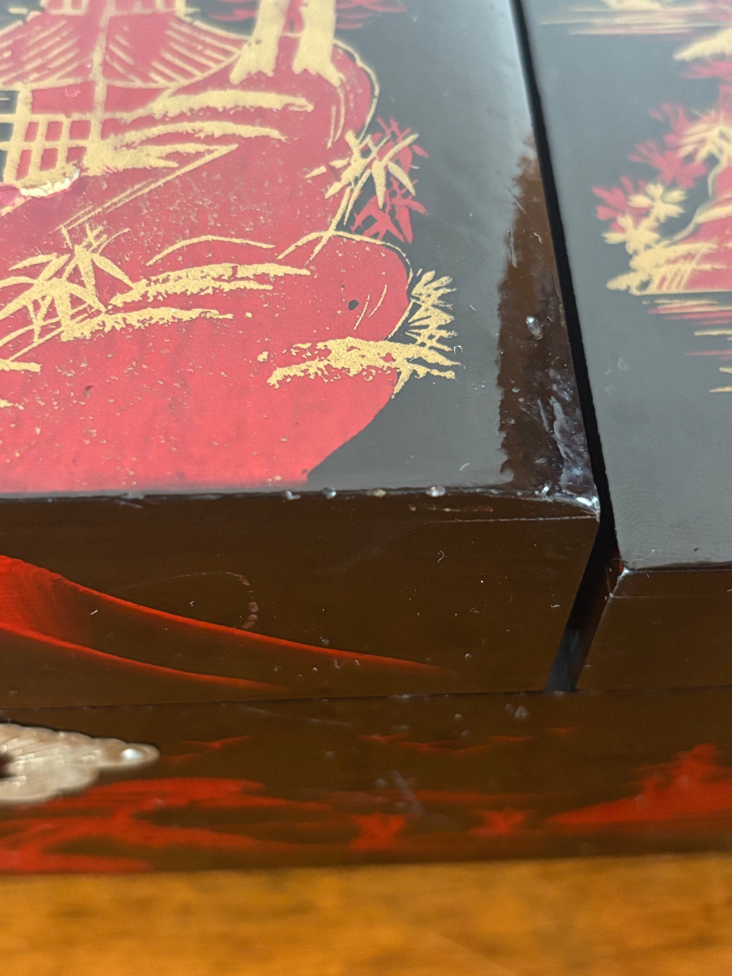 Portagioie giapponese vintage con carillon funzionante – laccatura nera e interni in velluto rosso