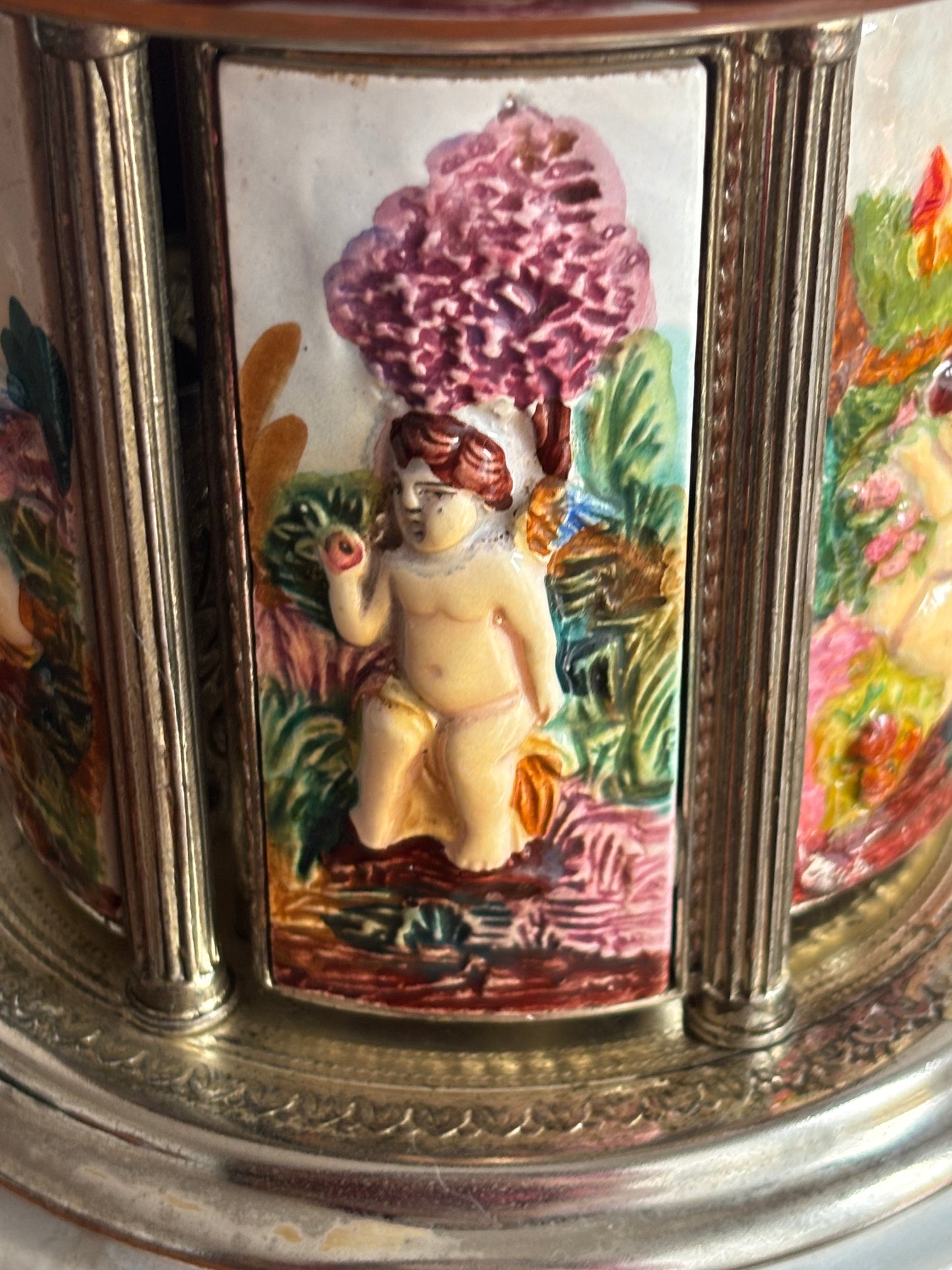 Portasigarette in ceramica stile Capodimonte con carillon funzionante