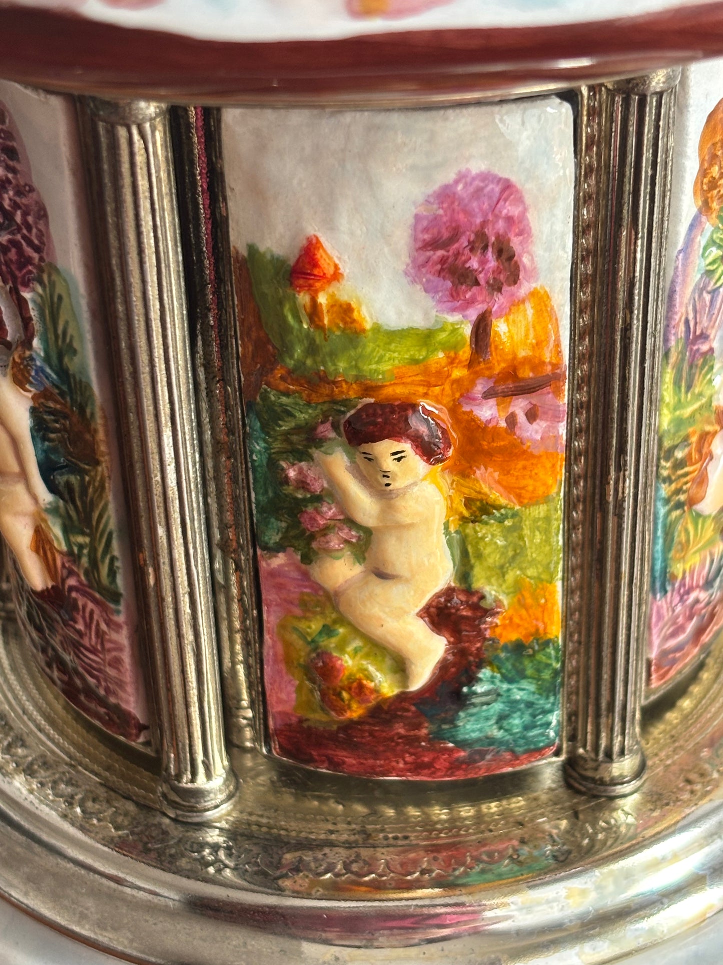 Portasigarette in ceramica stile Capodimonte con carillon funzionante