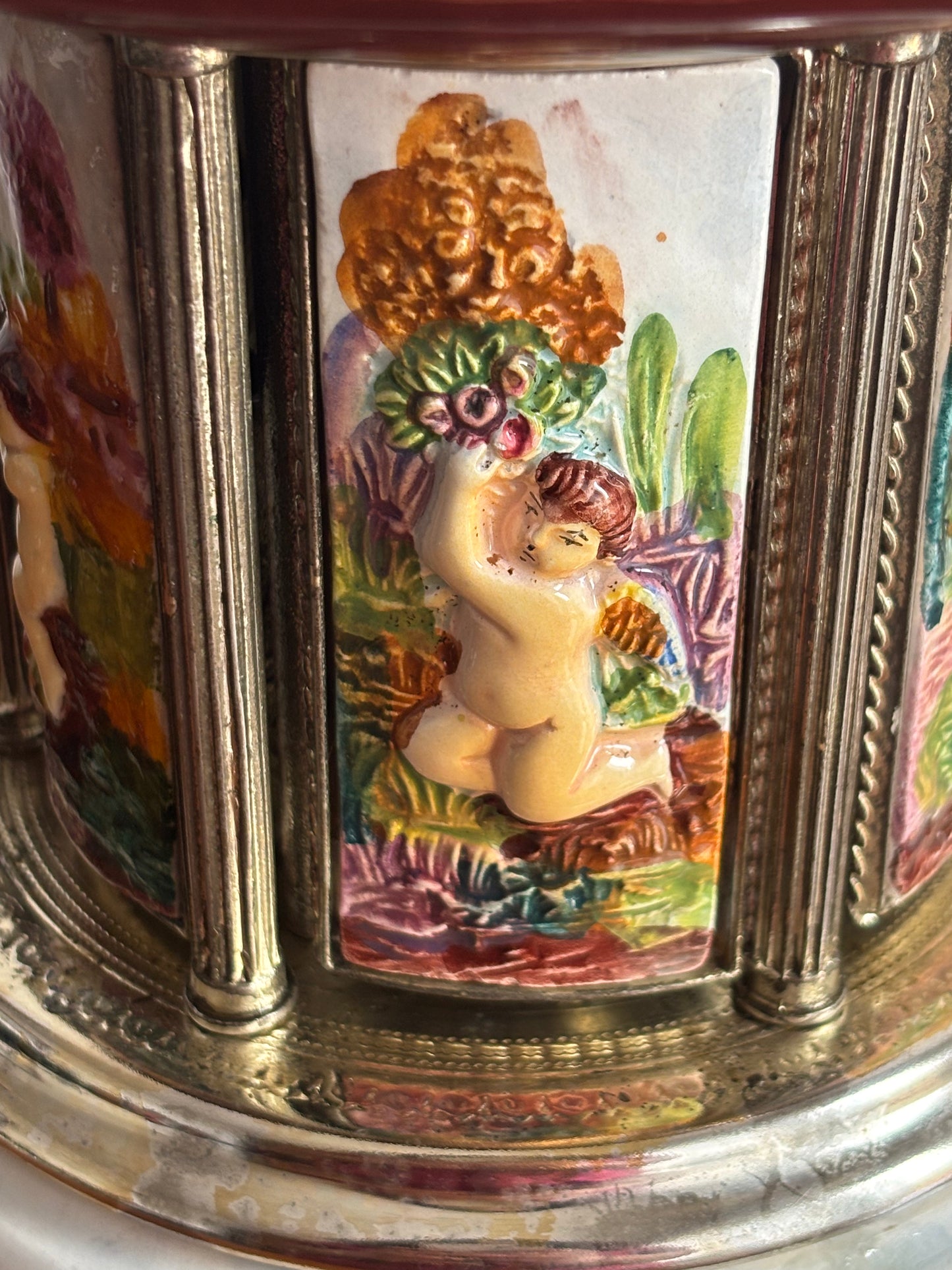 Portasigarette in ceramica stile Capodimonte con carillon funzionante