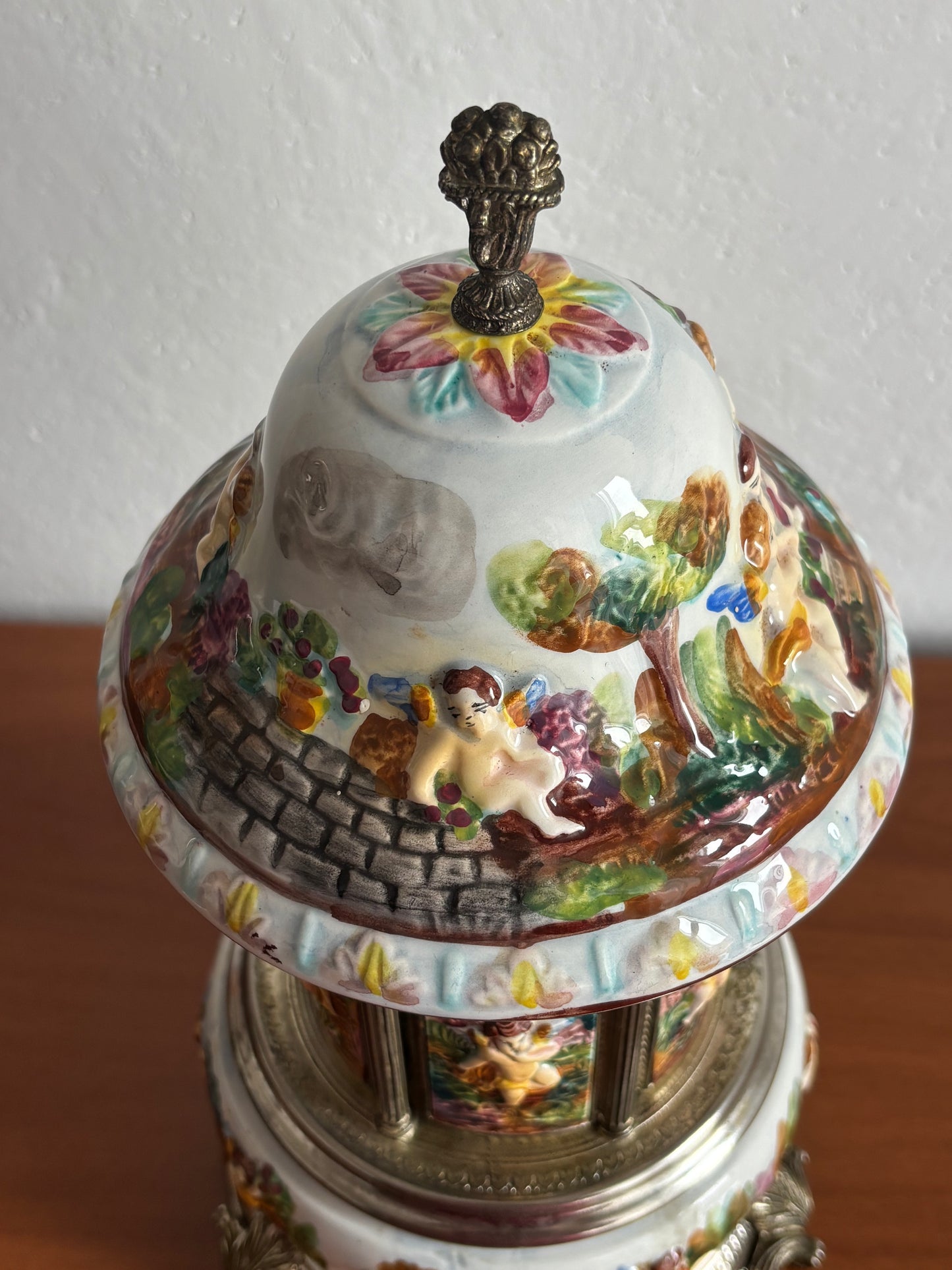 Portasigarette in ceramica stile Capodimonte con carillon funzionante