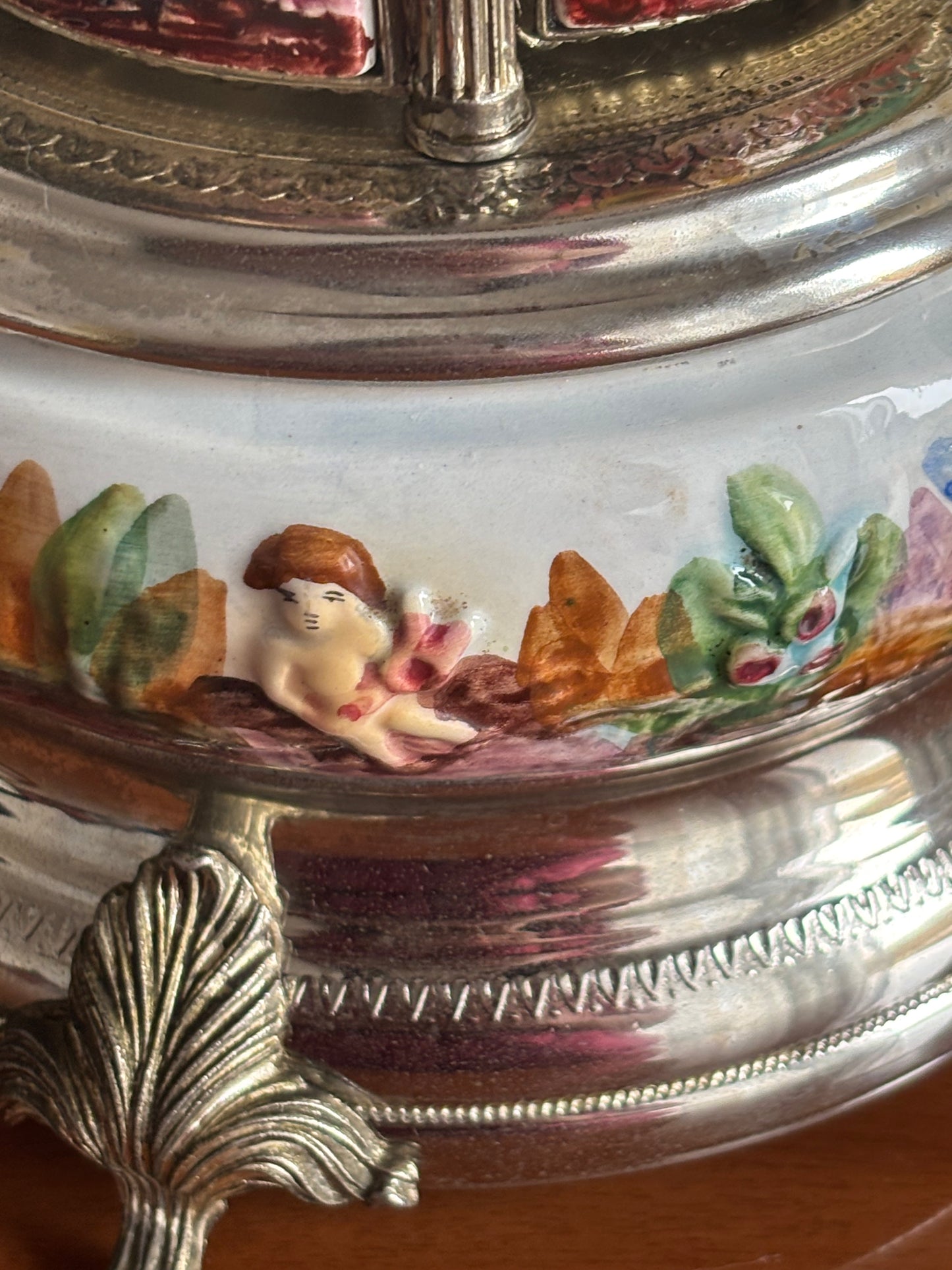 Portasigarette in ceramica stile Capodimonte con carillon funzionante